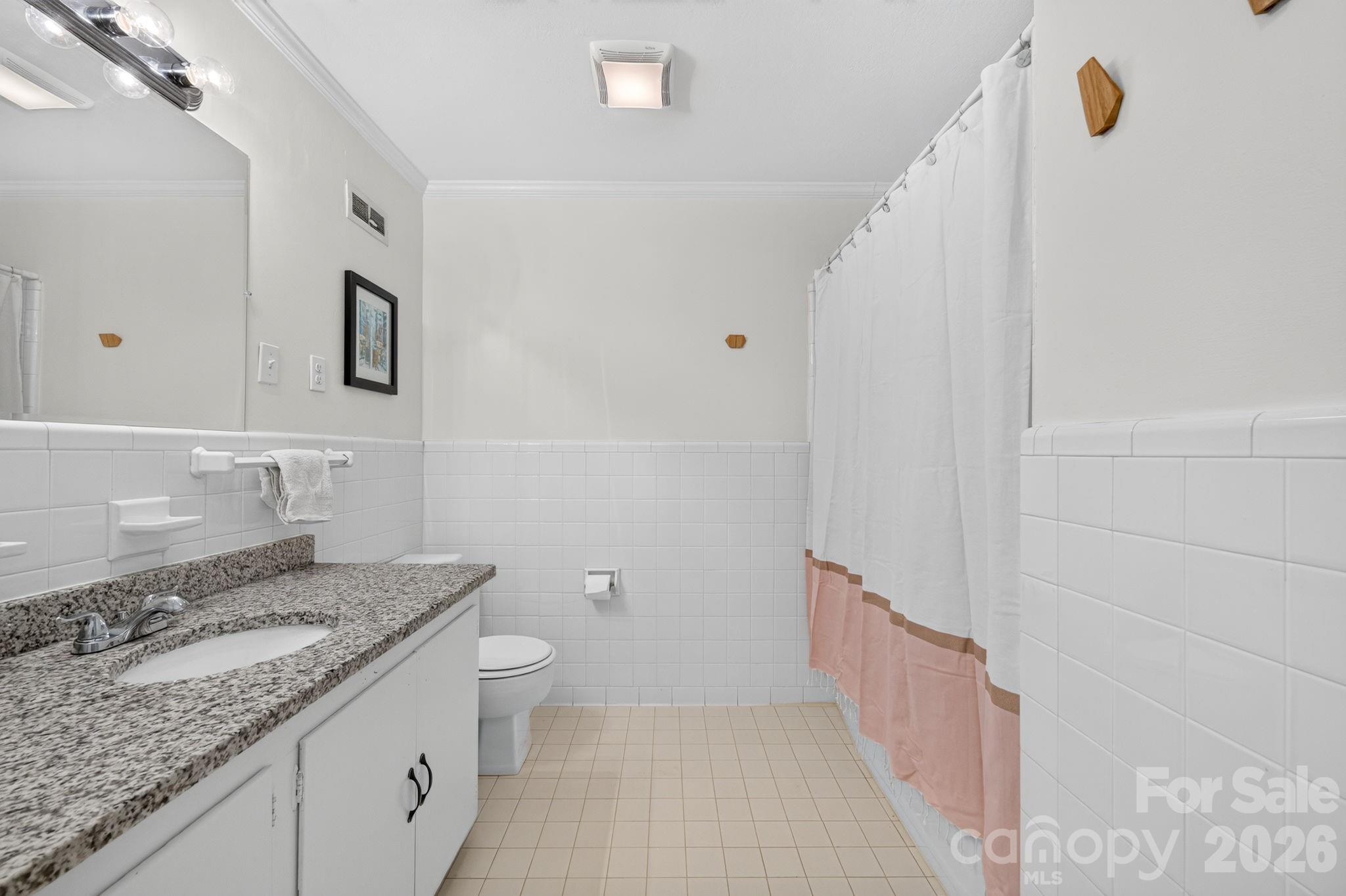 112 Crestwood Circle — Chester