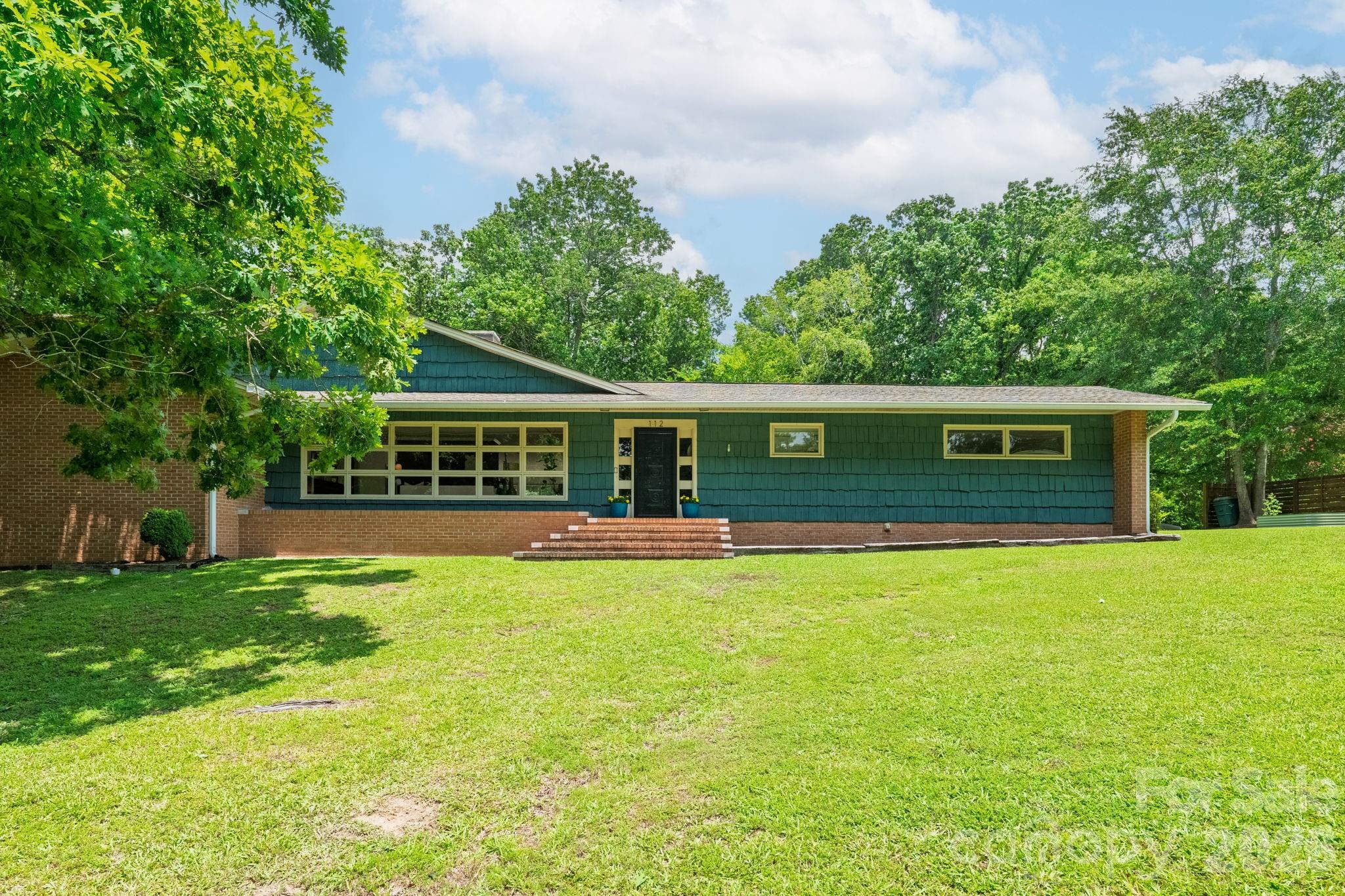 112 Crestwood Circle — Chester