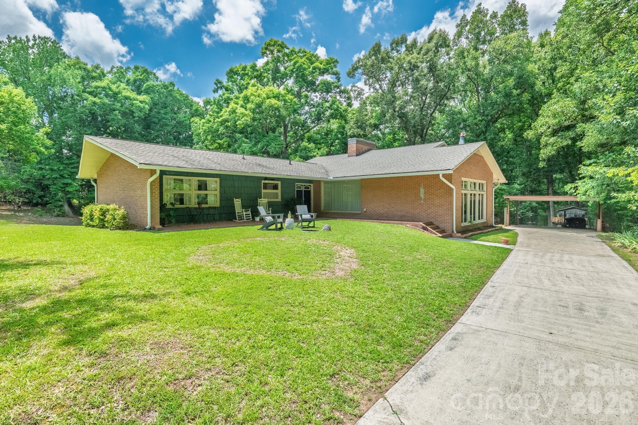 112 Crestwood Circle — Chester