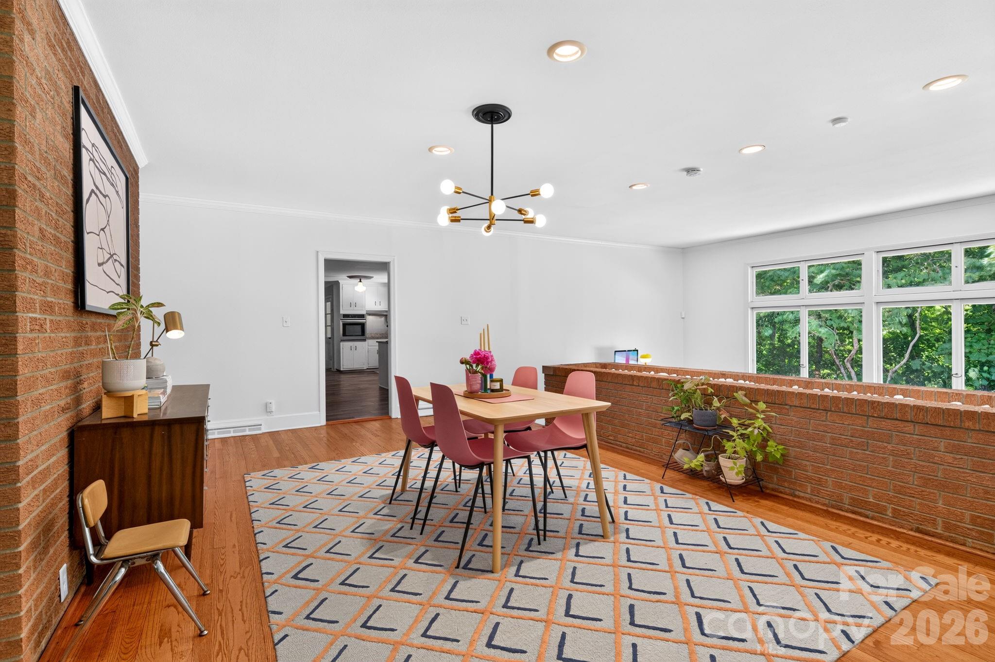 112 Crestwood Circle — Chester