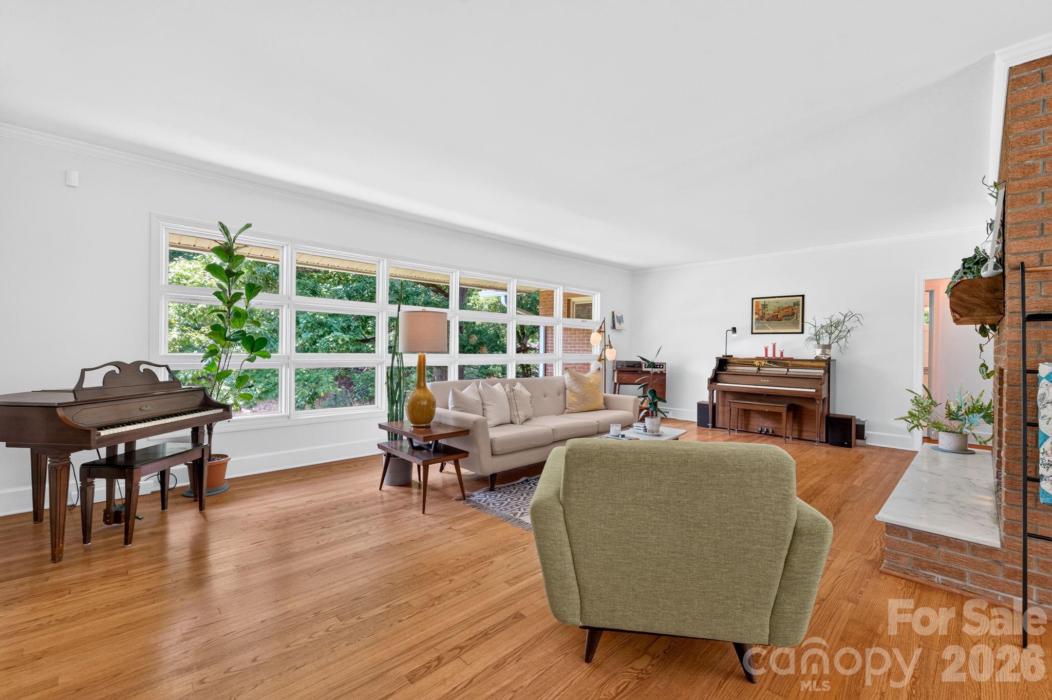 112 Crestwood Circle — Chester