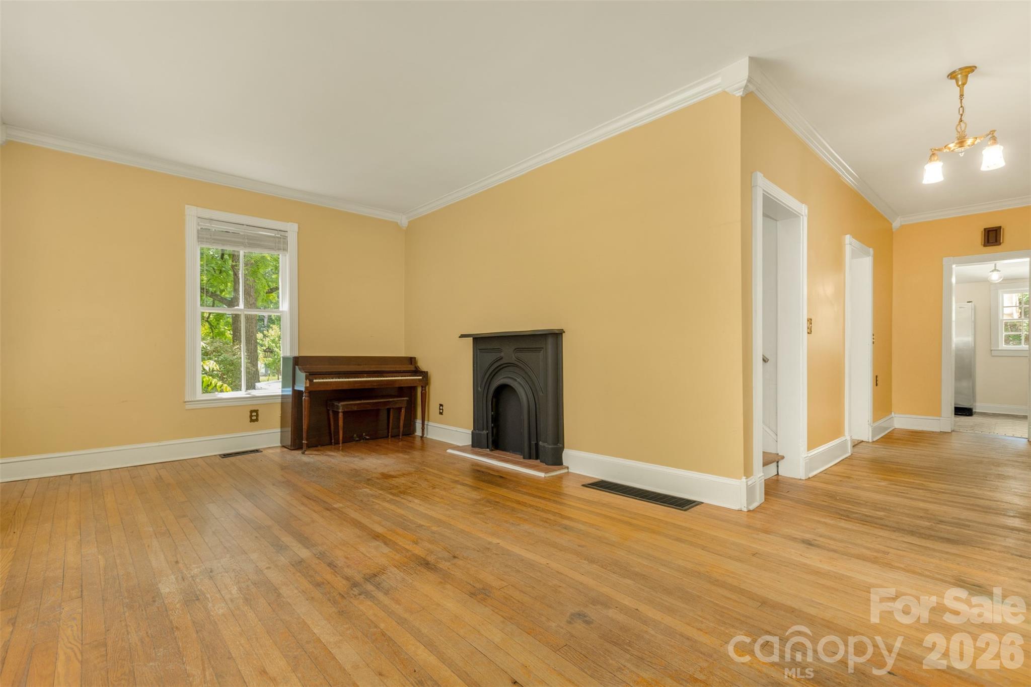 100 Cannon Drive — Hendersonville