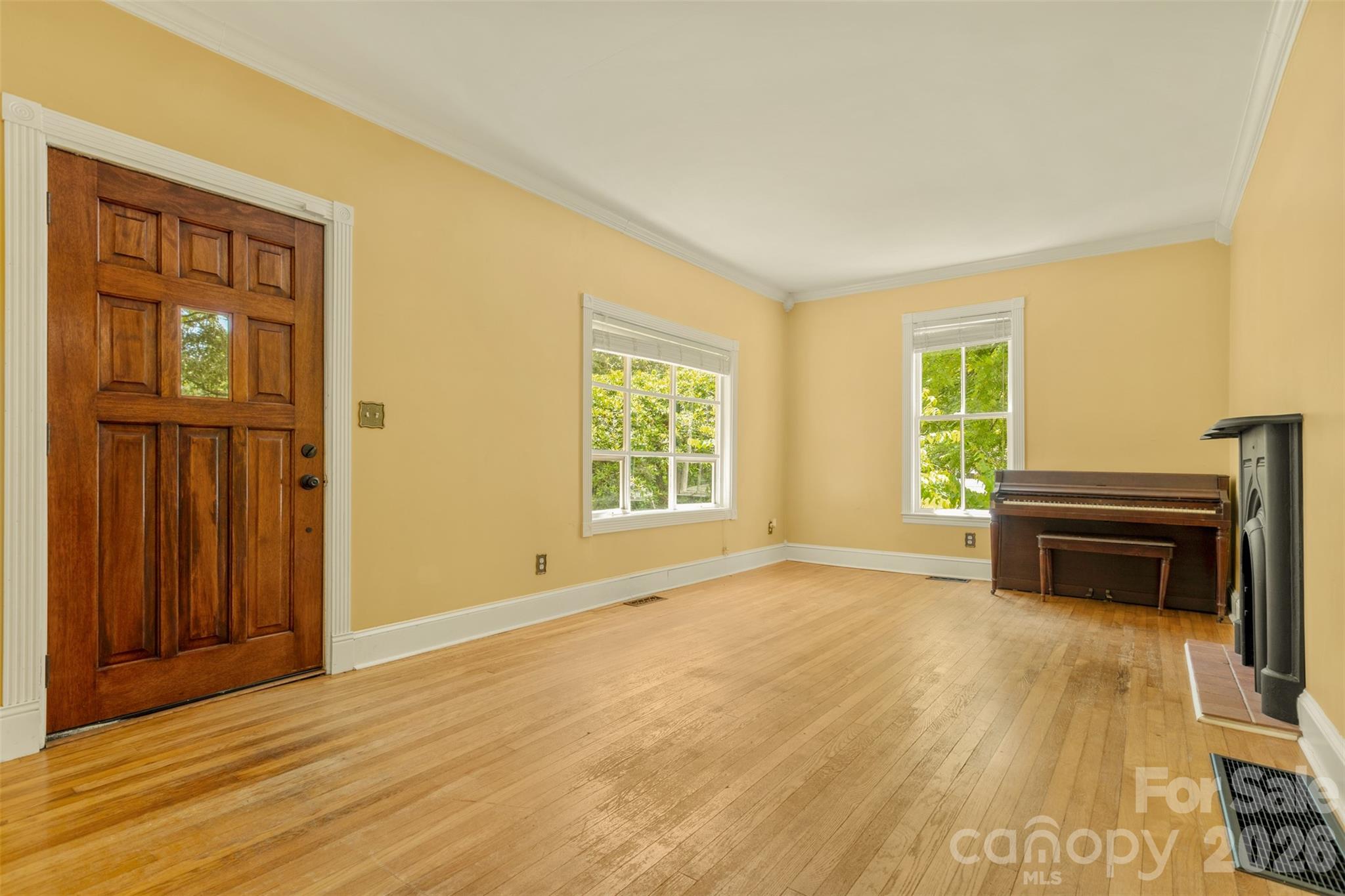 100 Cannon Drive — Hendersonville