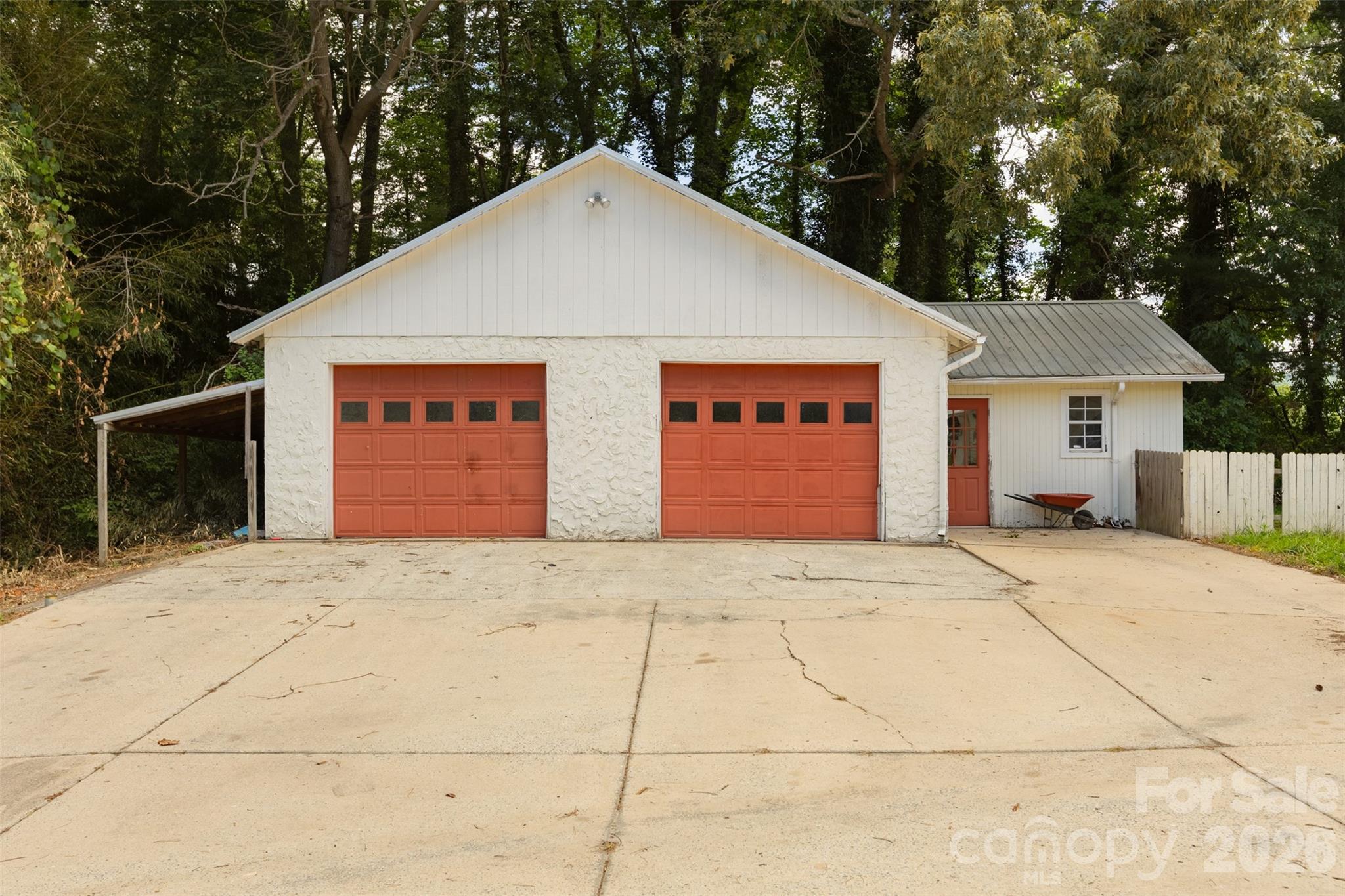 100 Cannon Drive — Hendersonville