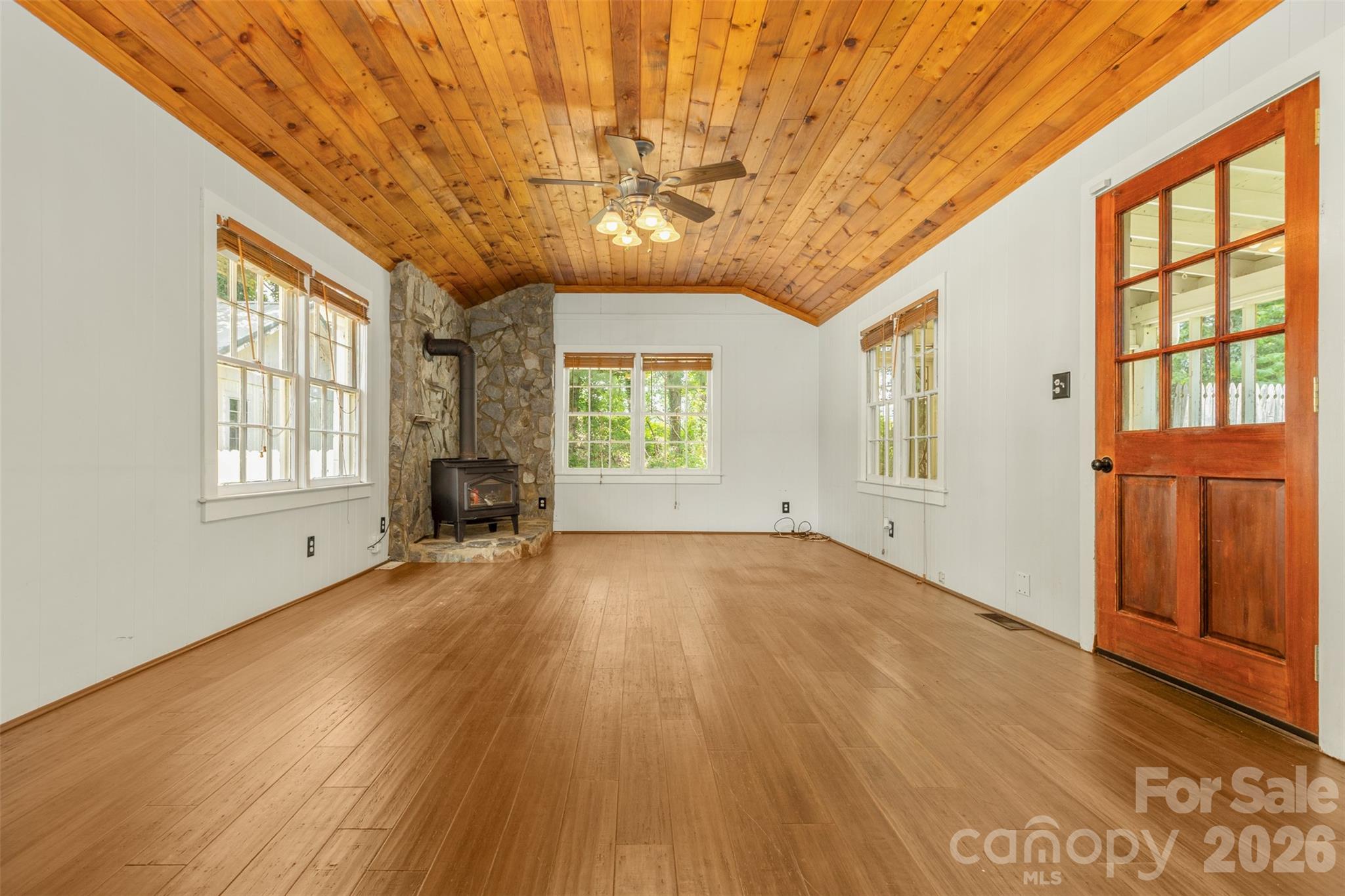 100 Cannon Drive — Hendersonville