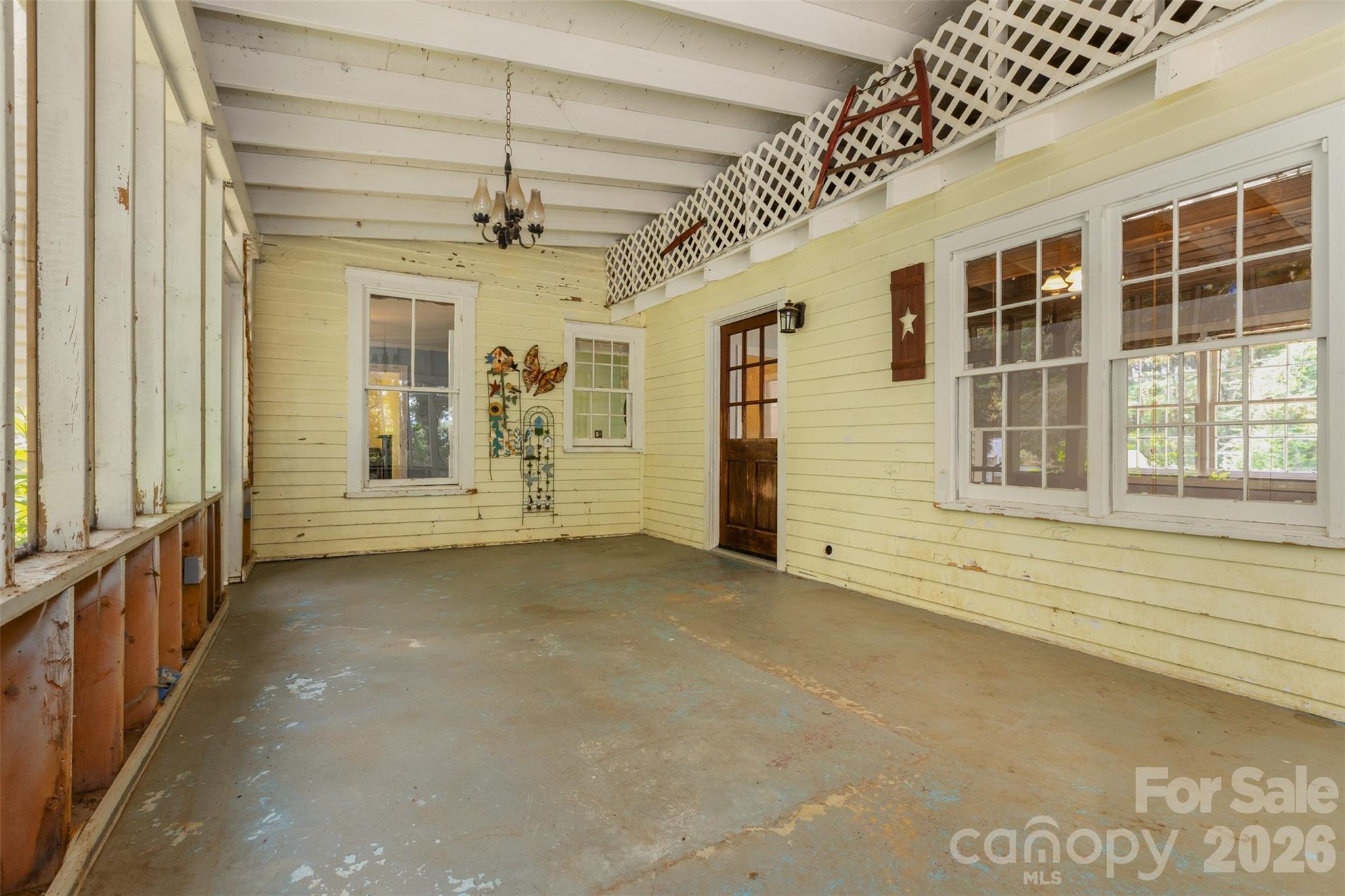 100 Cannon Drive — Hendersonville