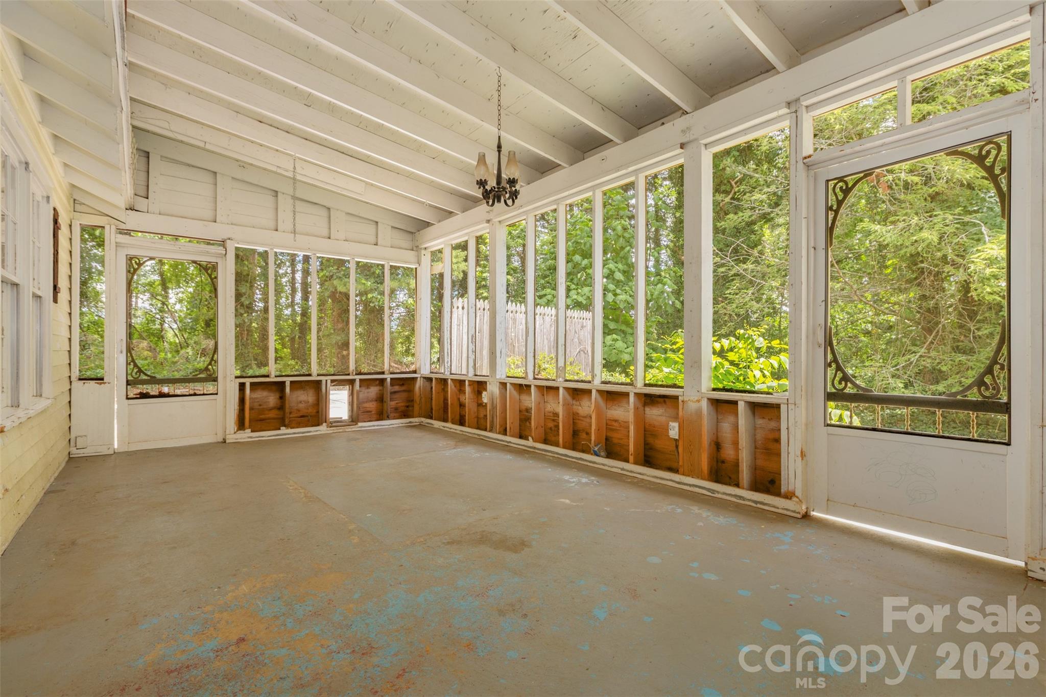 100 Cannon Drive — Hendersonville