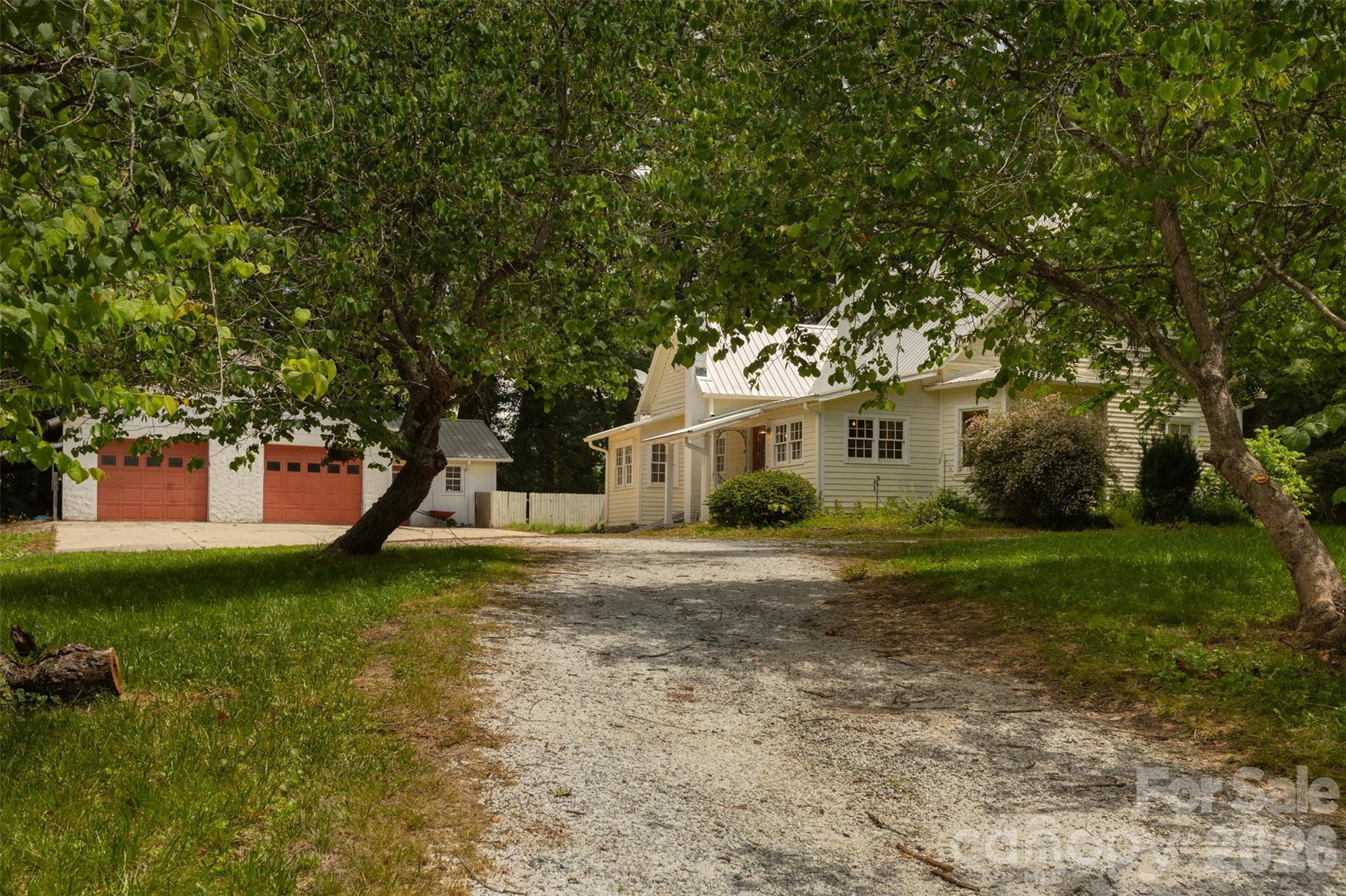 100 Cannon Drive — Hendersonville