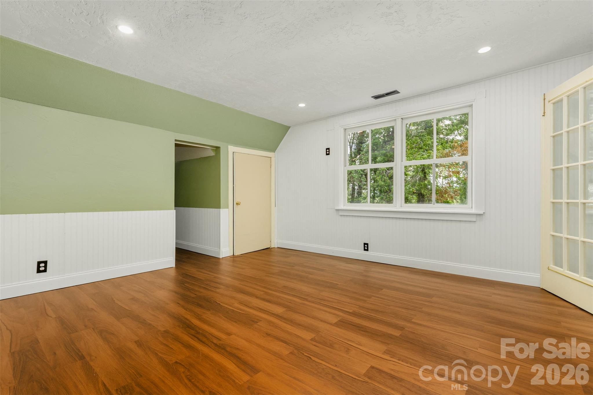 100 Cannon Drive — Hendersonville