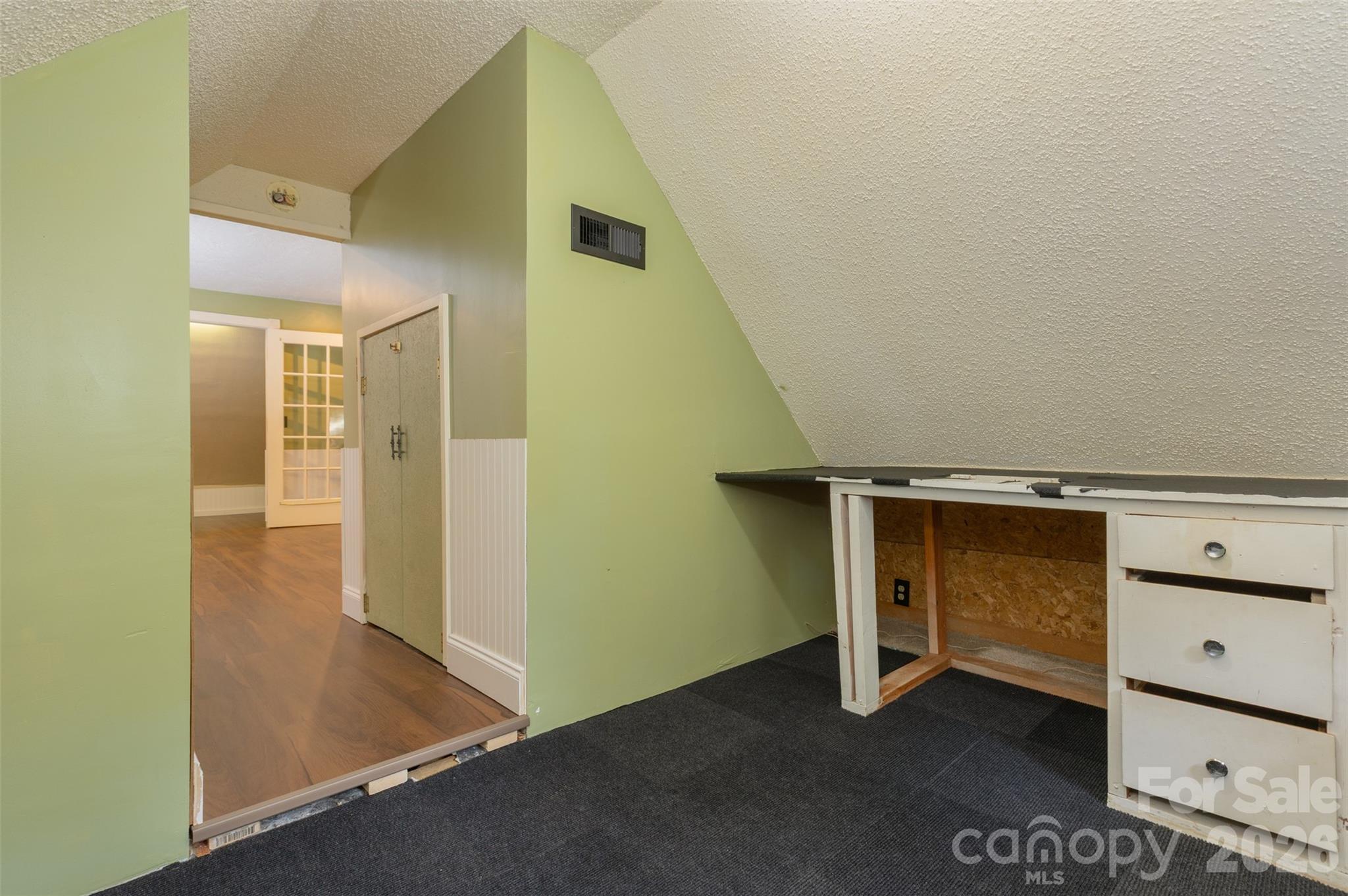 100 Cannon Drive — Hendersonville