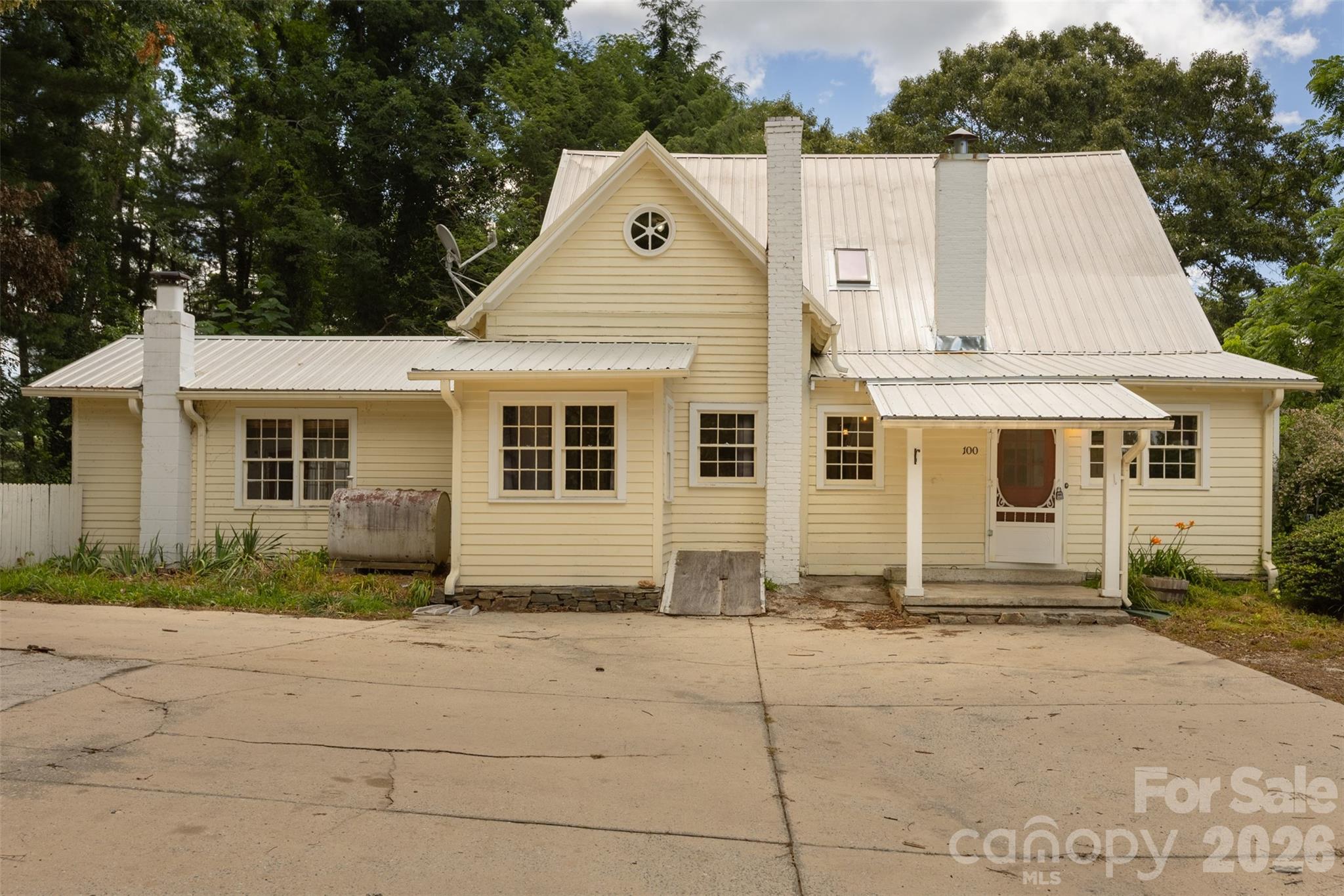 100 Cannon Drive — Hendersonville