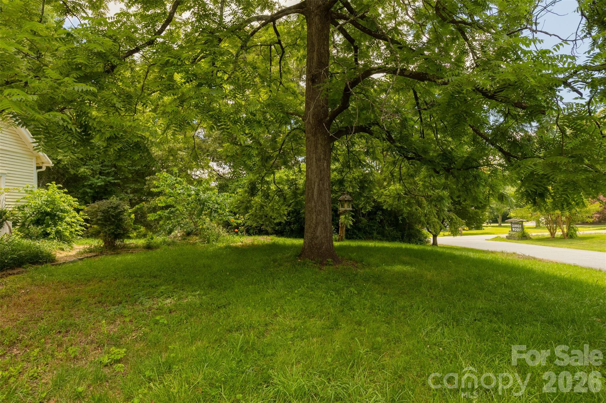 100 Cannon Drive — Hendersonville