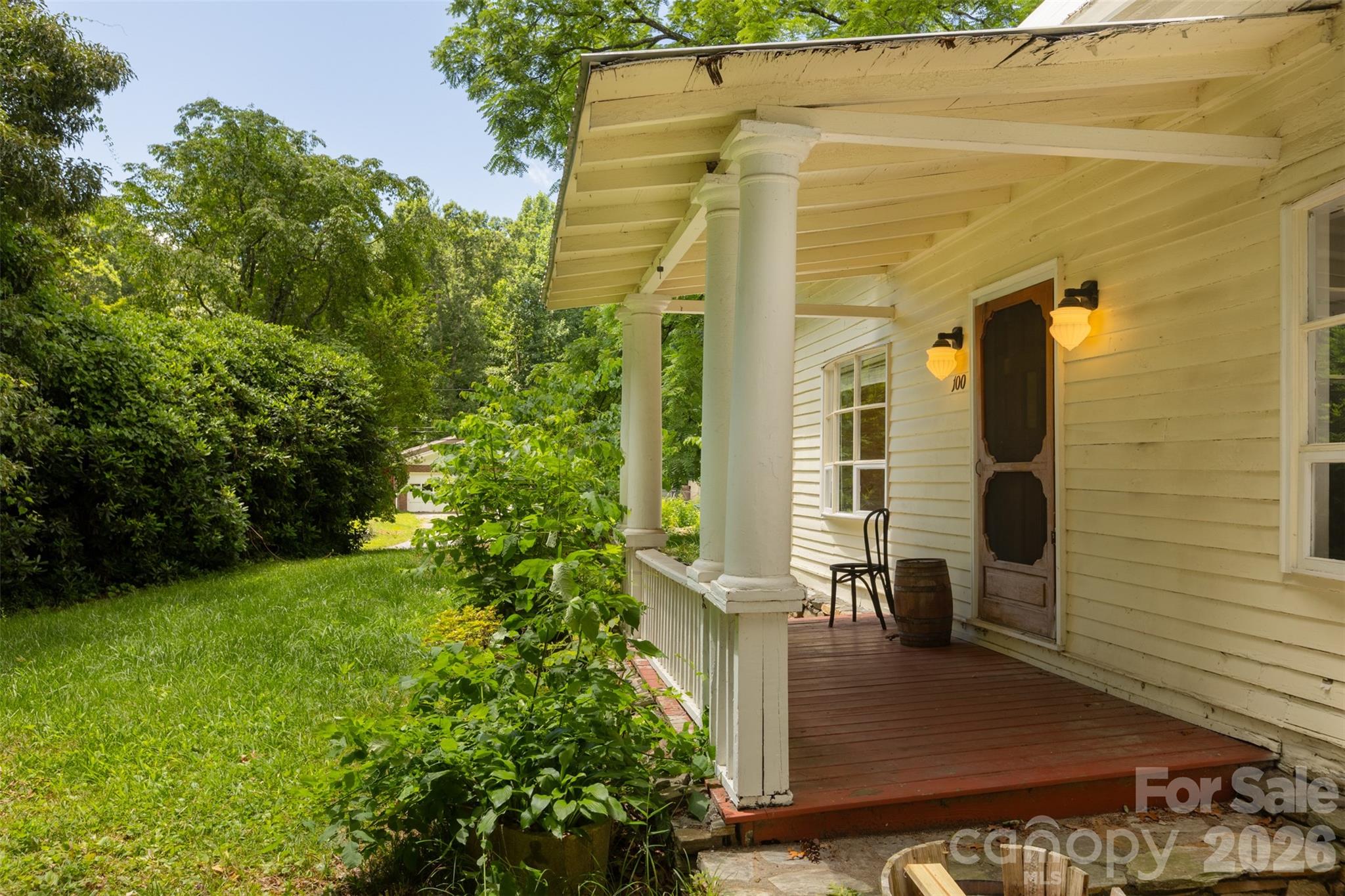 100 Cannon Drive — Hendersonville
