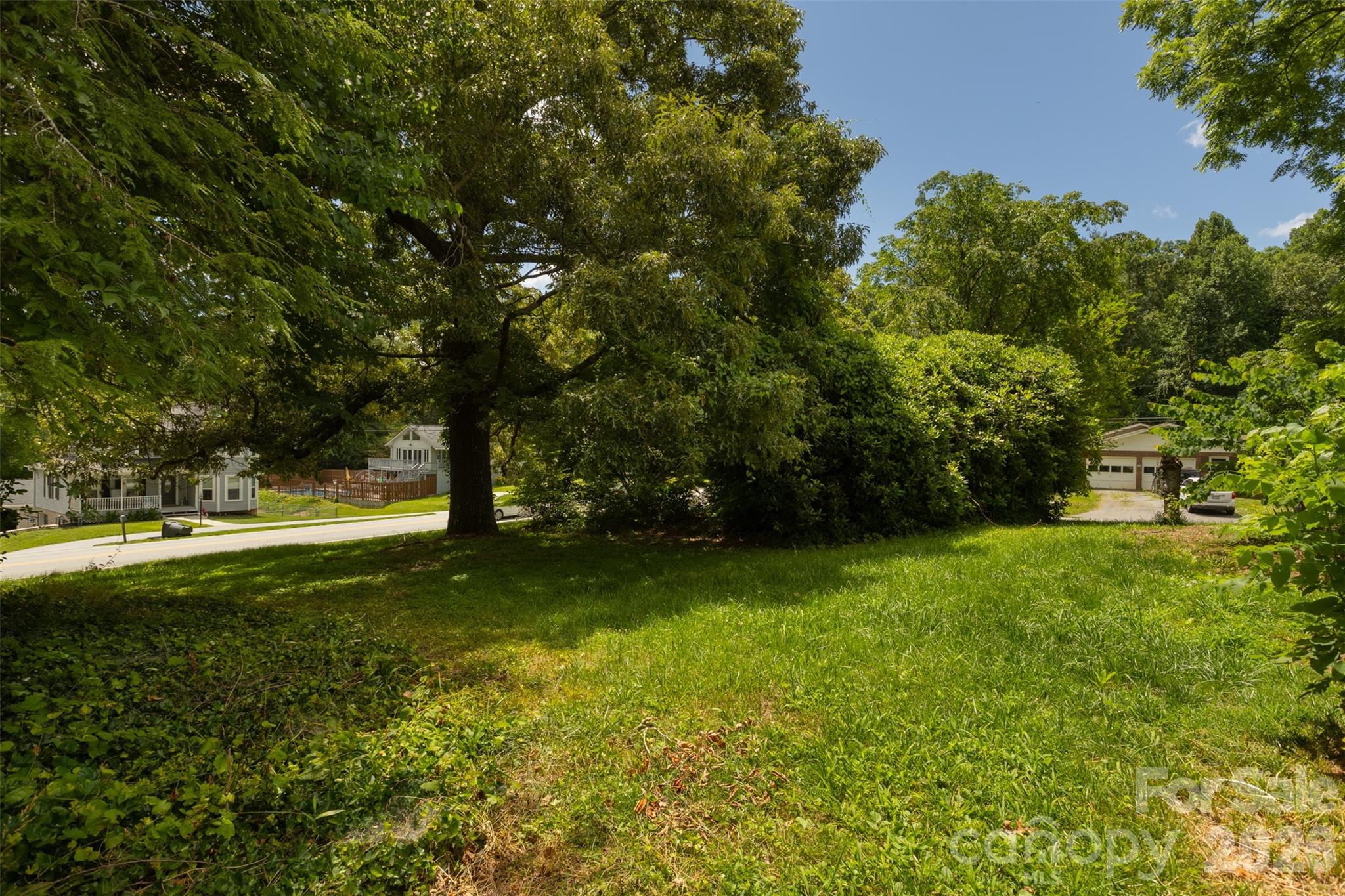 100 Cannon Drive — Hendersonville