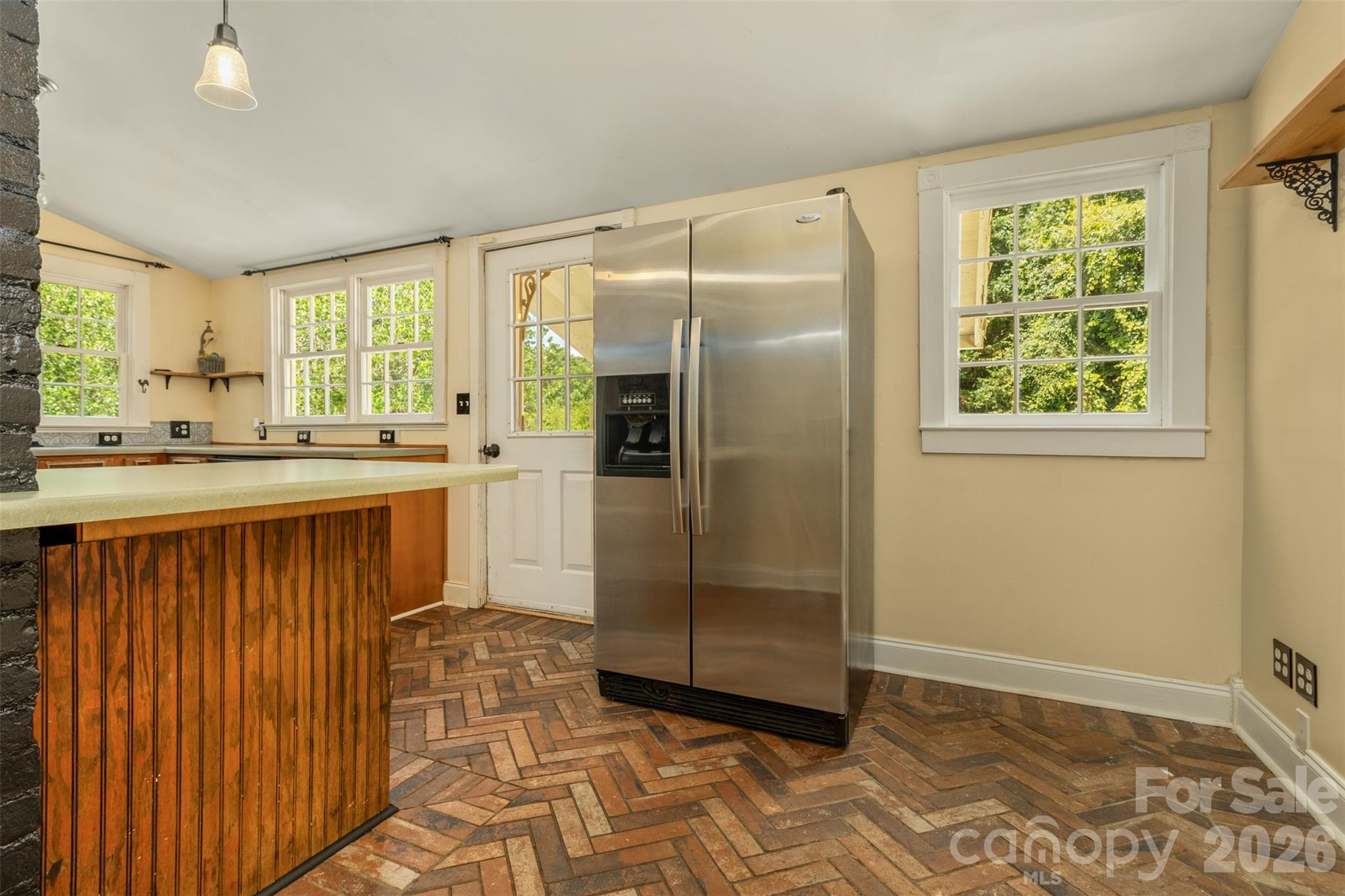 100 Cannon Drive — Hendersonville