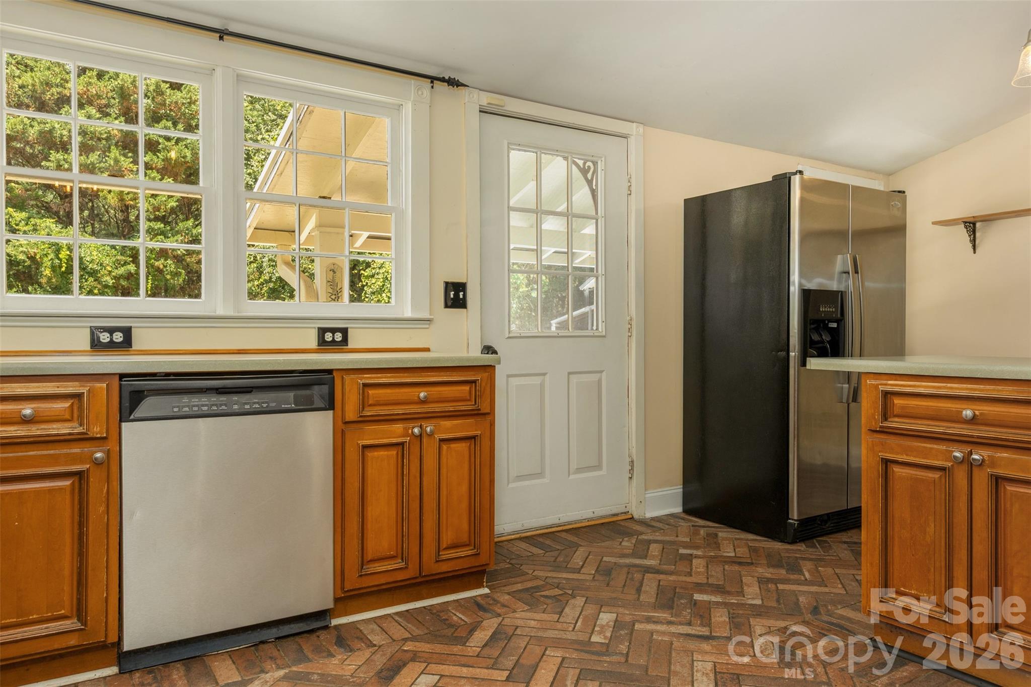 100 Cannon Drive — Hendersonville