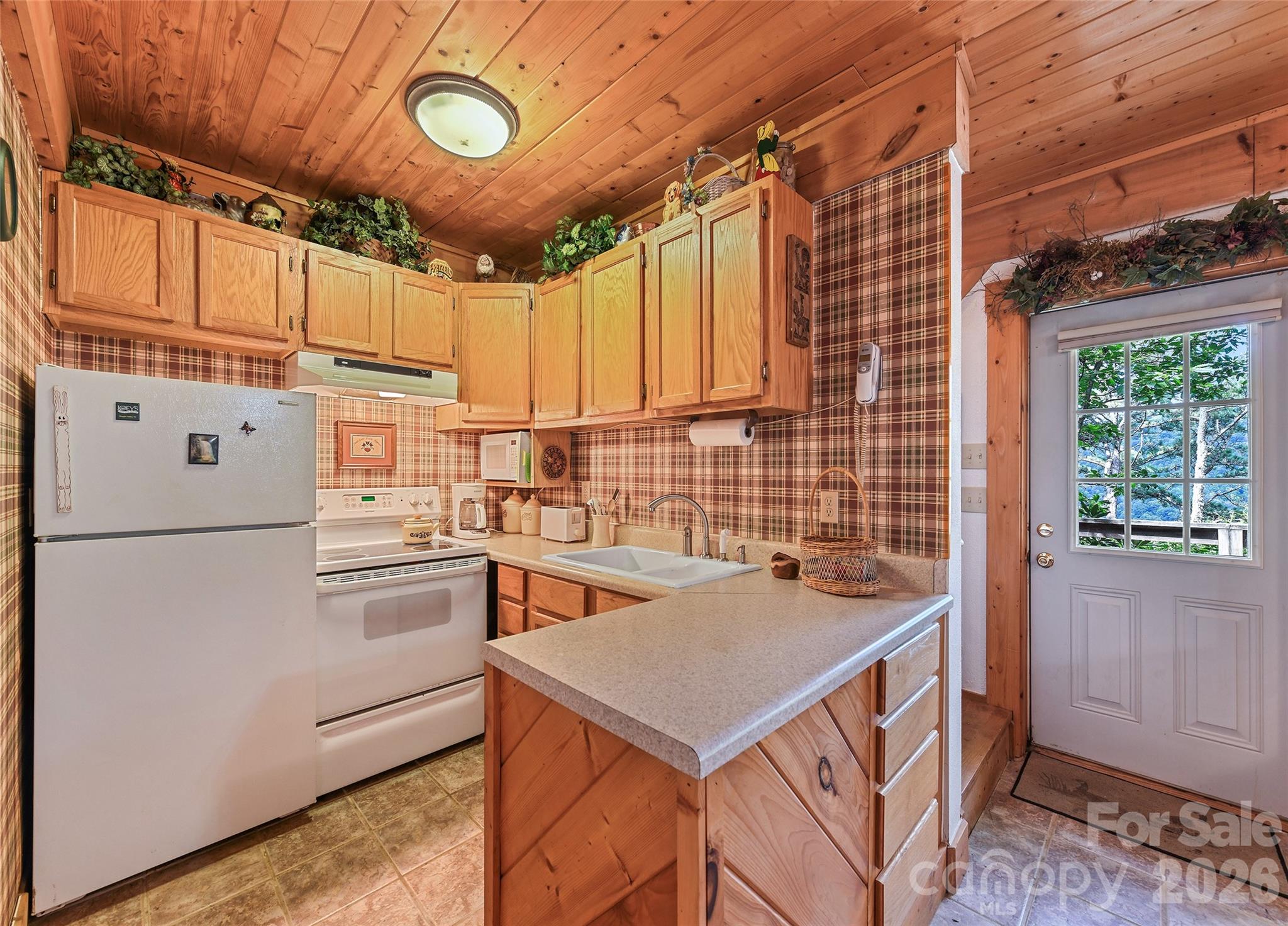 52 Steep Lane — Maggie Valley