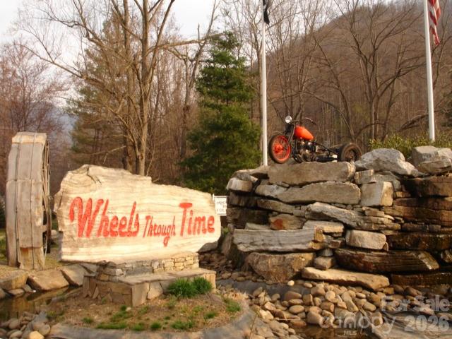 52 Steep Lane — Maggie Valley