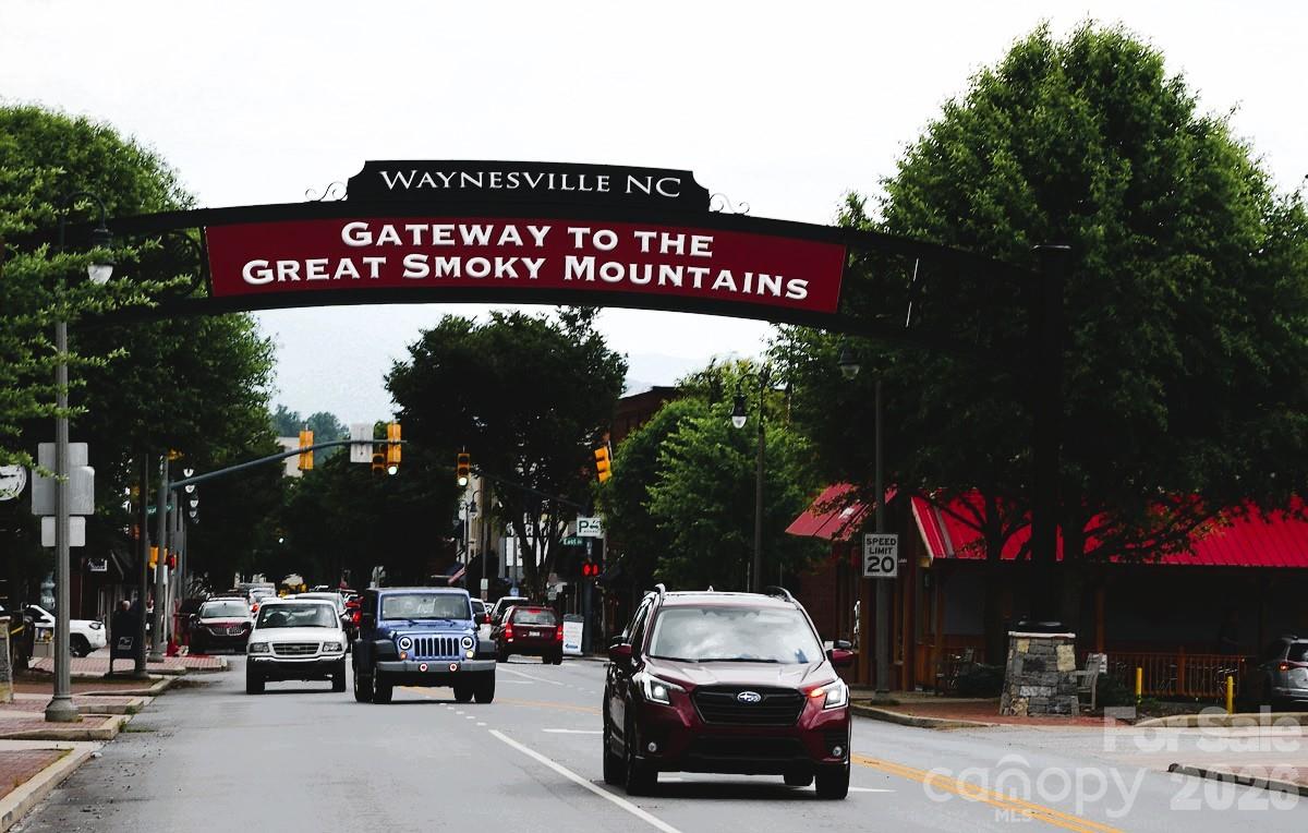 52 Steep Lane — Maggie Valley