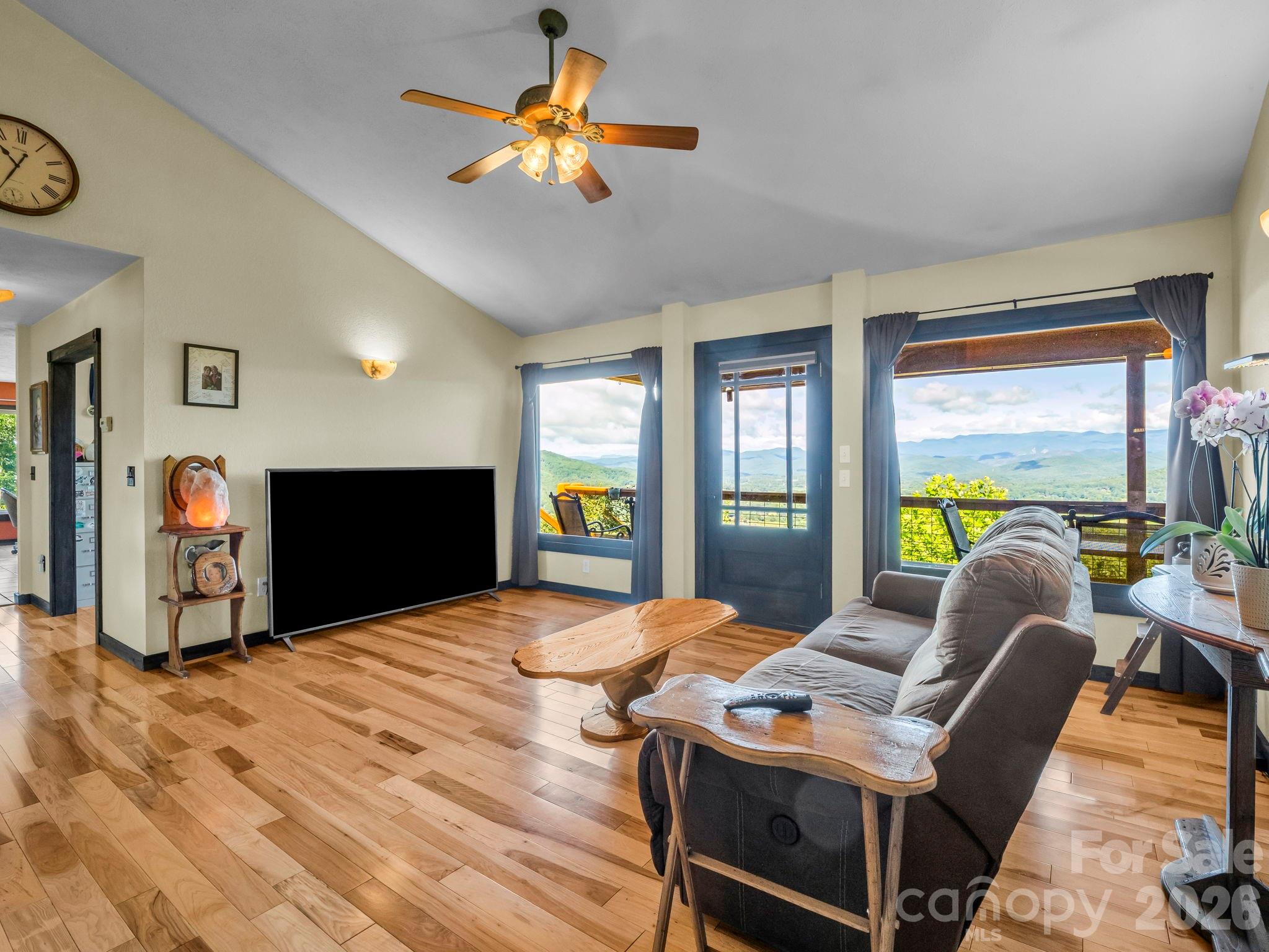 1025 Jeter Mountain Road — Penrose
