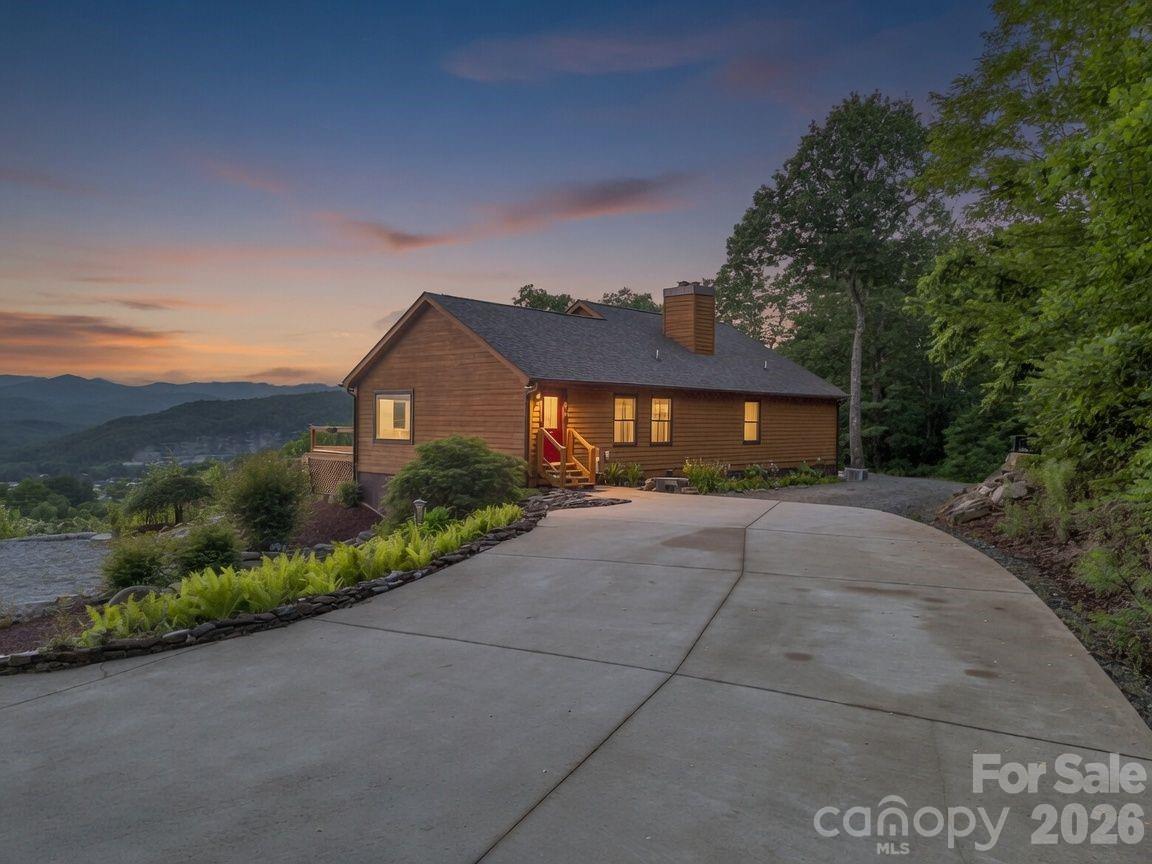 1025 Jeter Mountain Road — Penrose