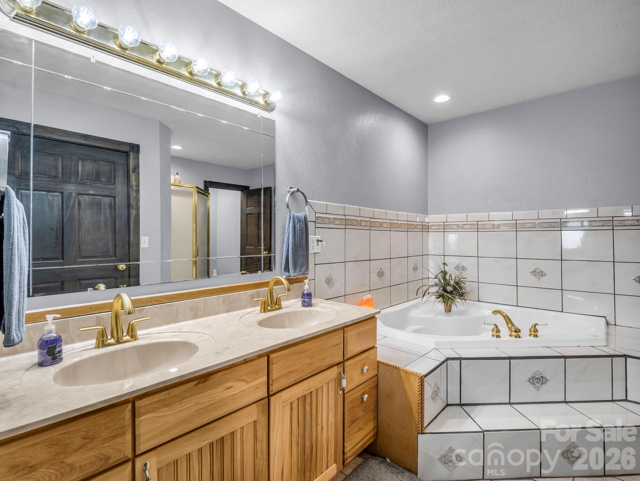 1025 Jeter Mountain Road — Penrose