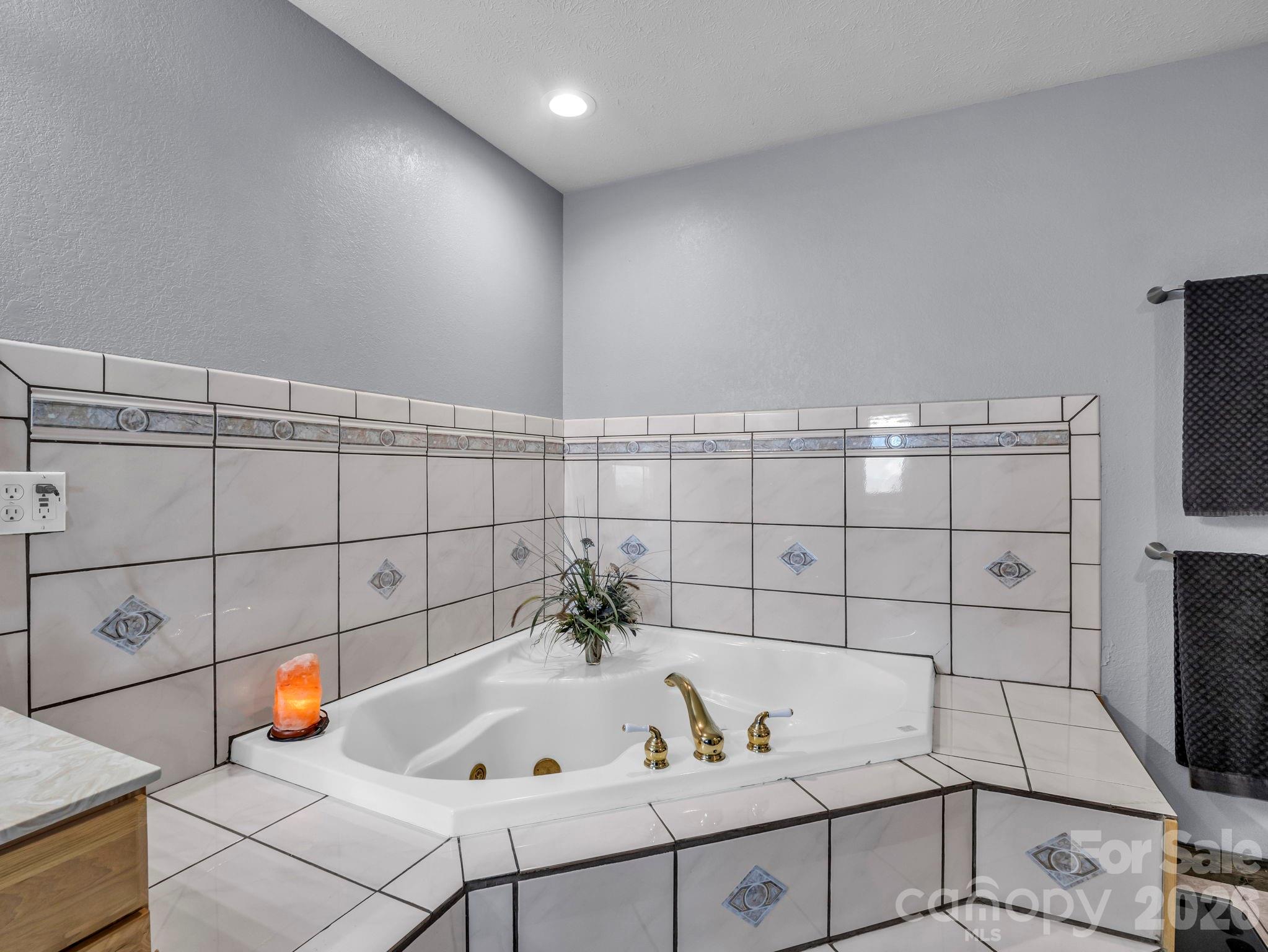 1025 Jeter Mountain Road — Penrose