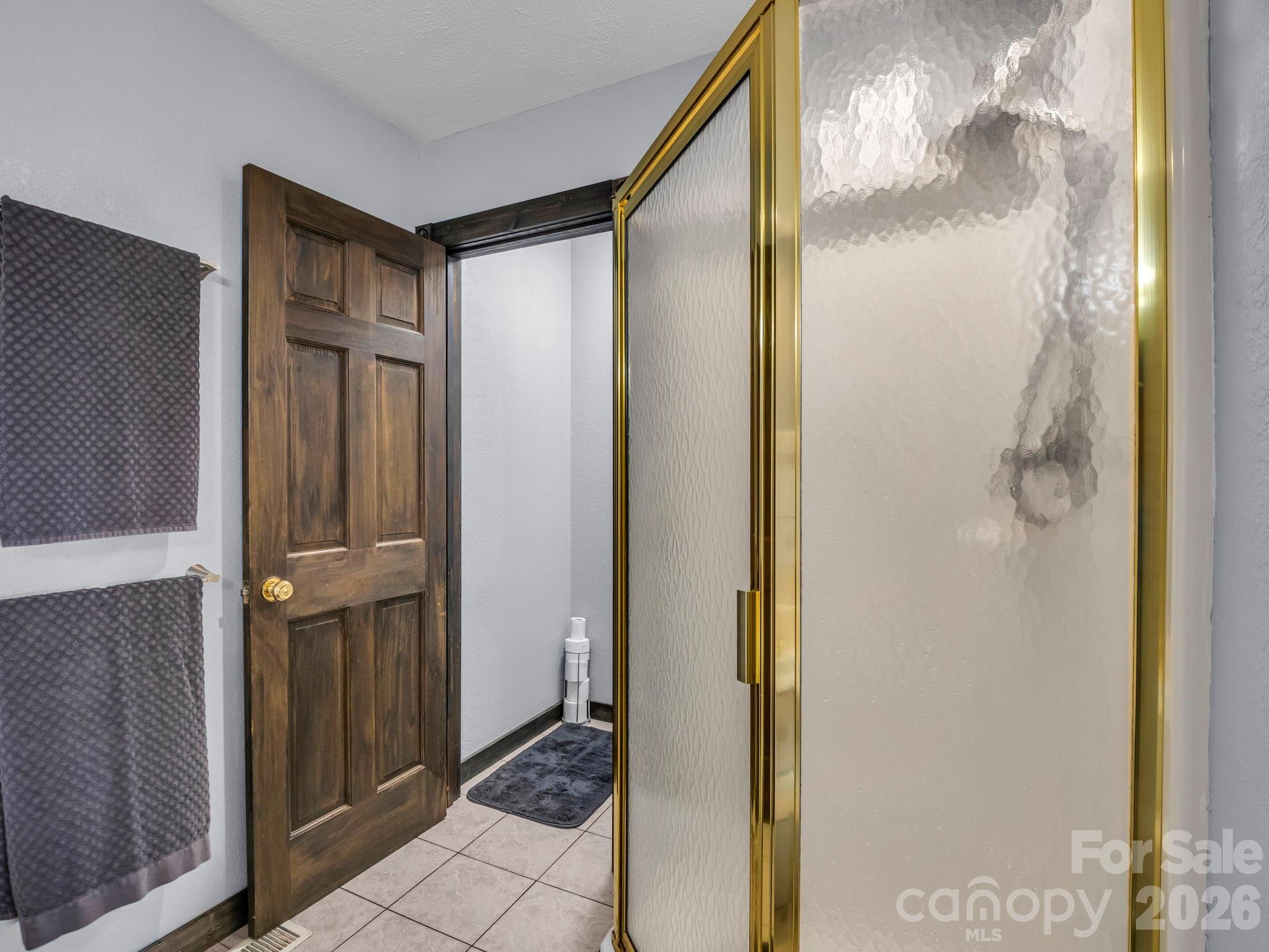 1025 Jeter Mountain Road — Penrose