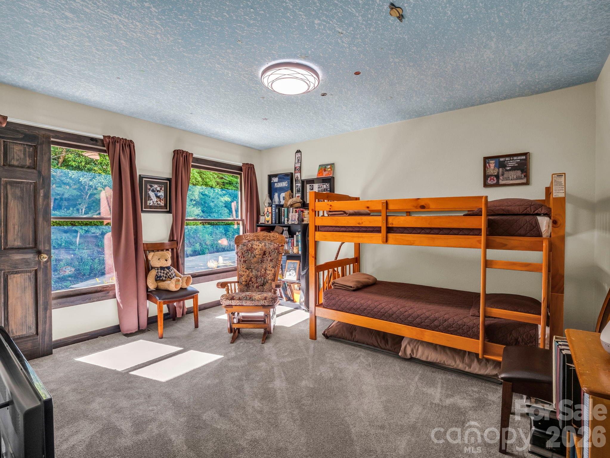 1025 Jeter Mountain Road — Penrose