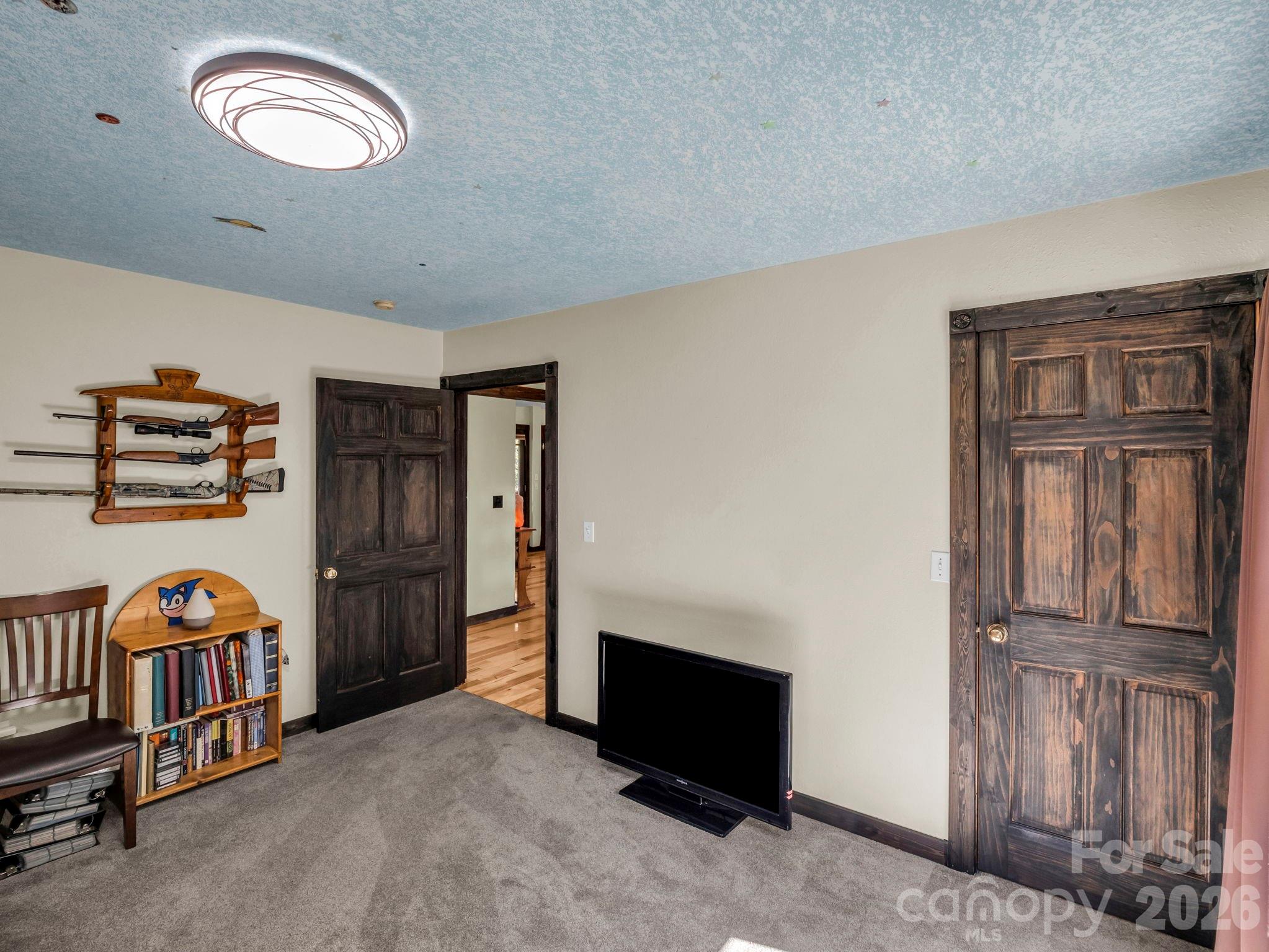 1025 Jeter Mountain Road — Penrose