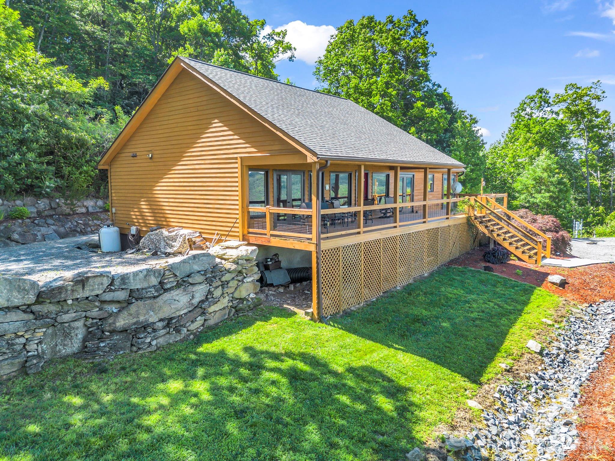 1025 Jeter Mountain Road — Penrose