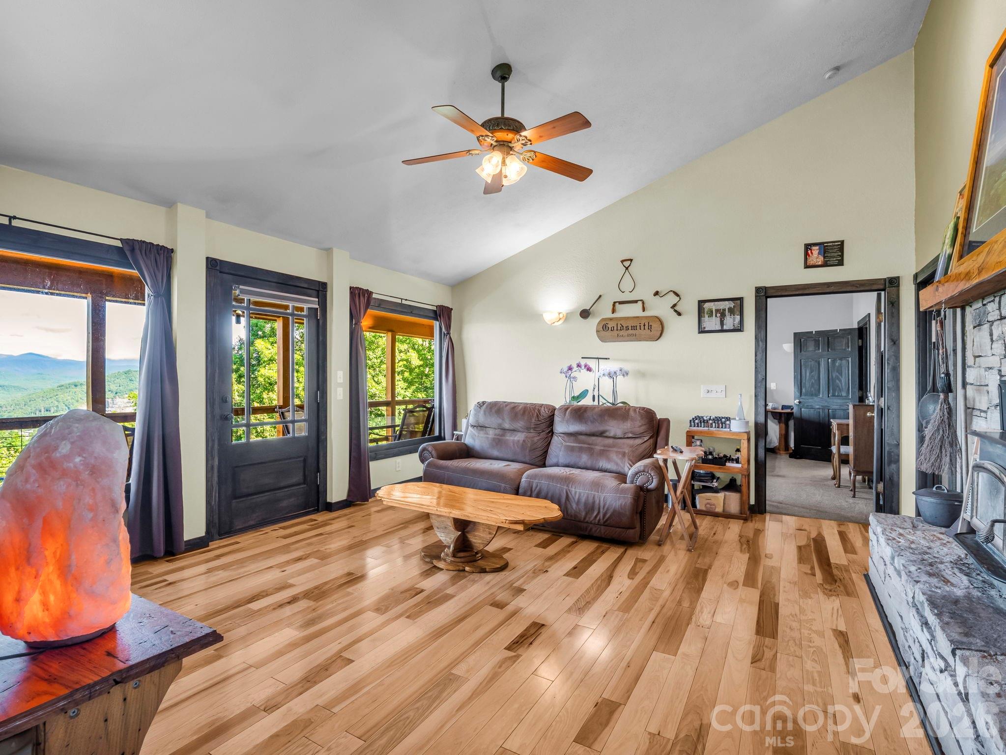 1025 Jeter Mountain Road — Penrose