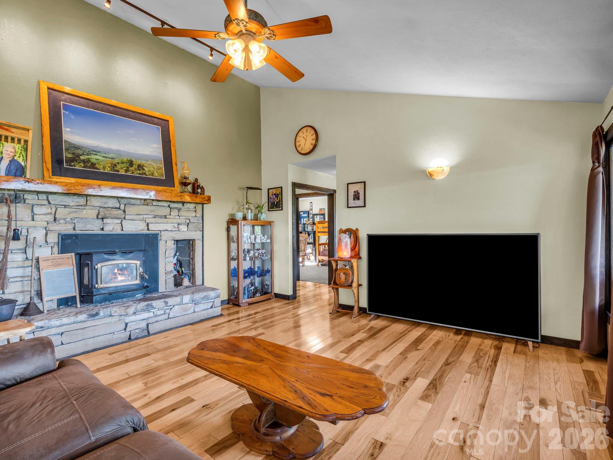 1025 Jeter Mountain Road — Penrose