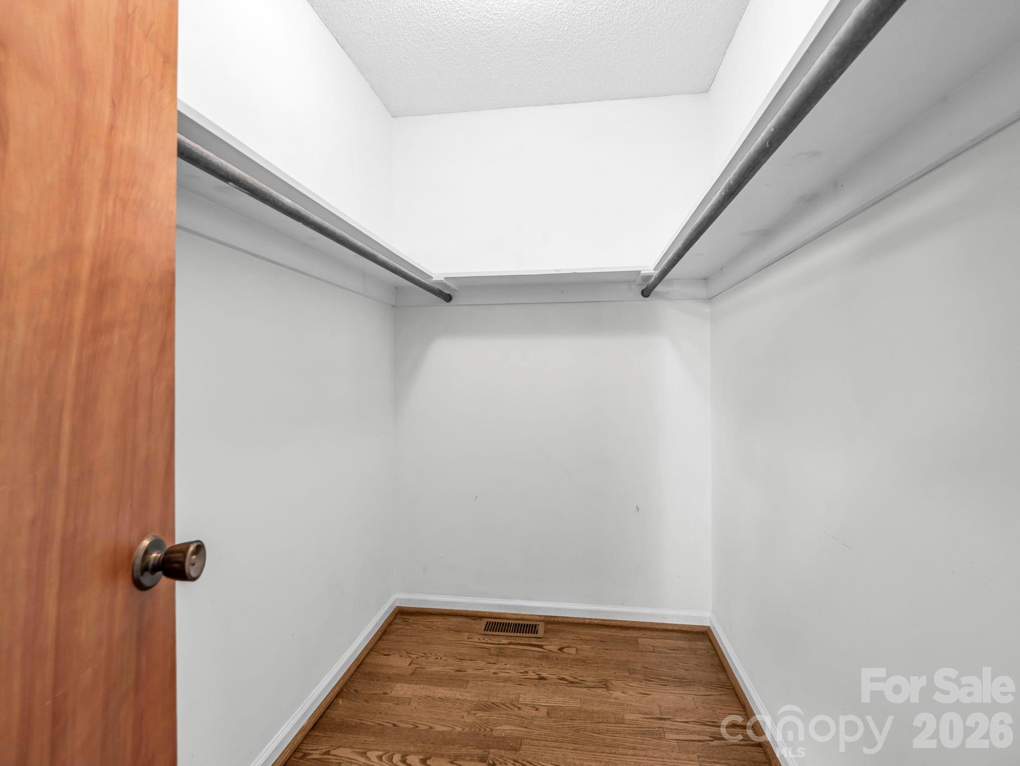 122 Birchwood Drive — Hendersonville