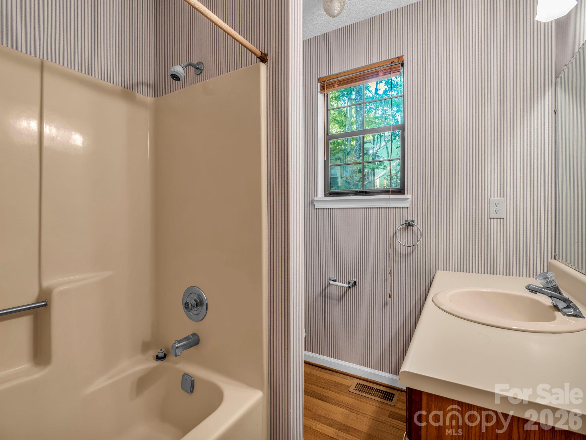 122 Birchwood Drive — Hendersonville