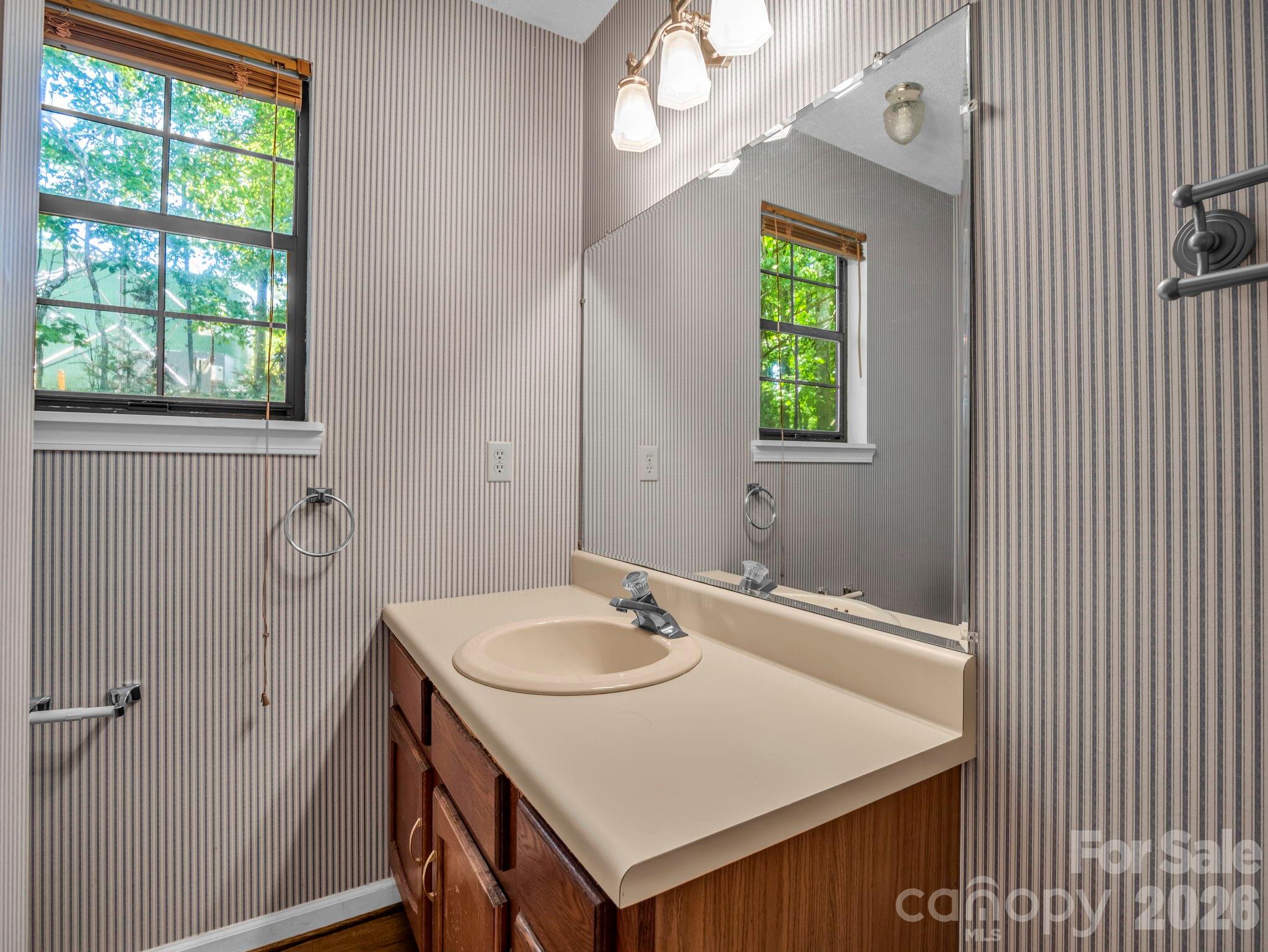 122 Birchwood Drive — Hendersonville