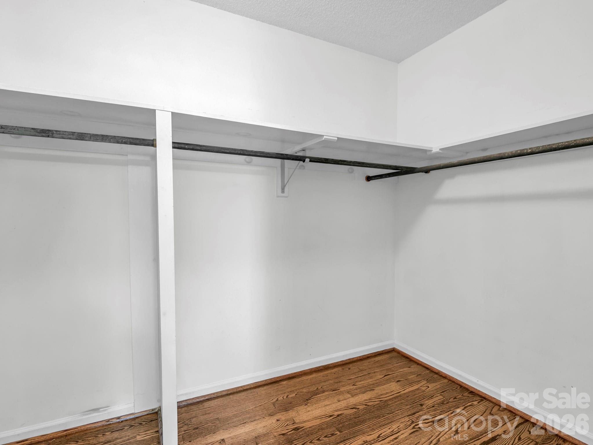 122 Birchwood Drive — Hendersonville