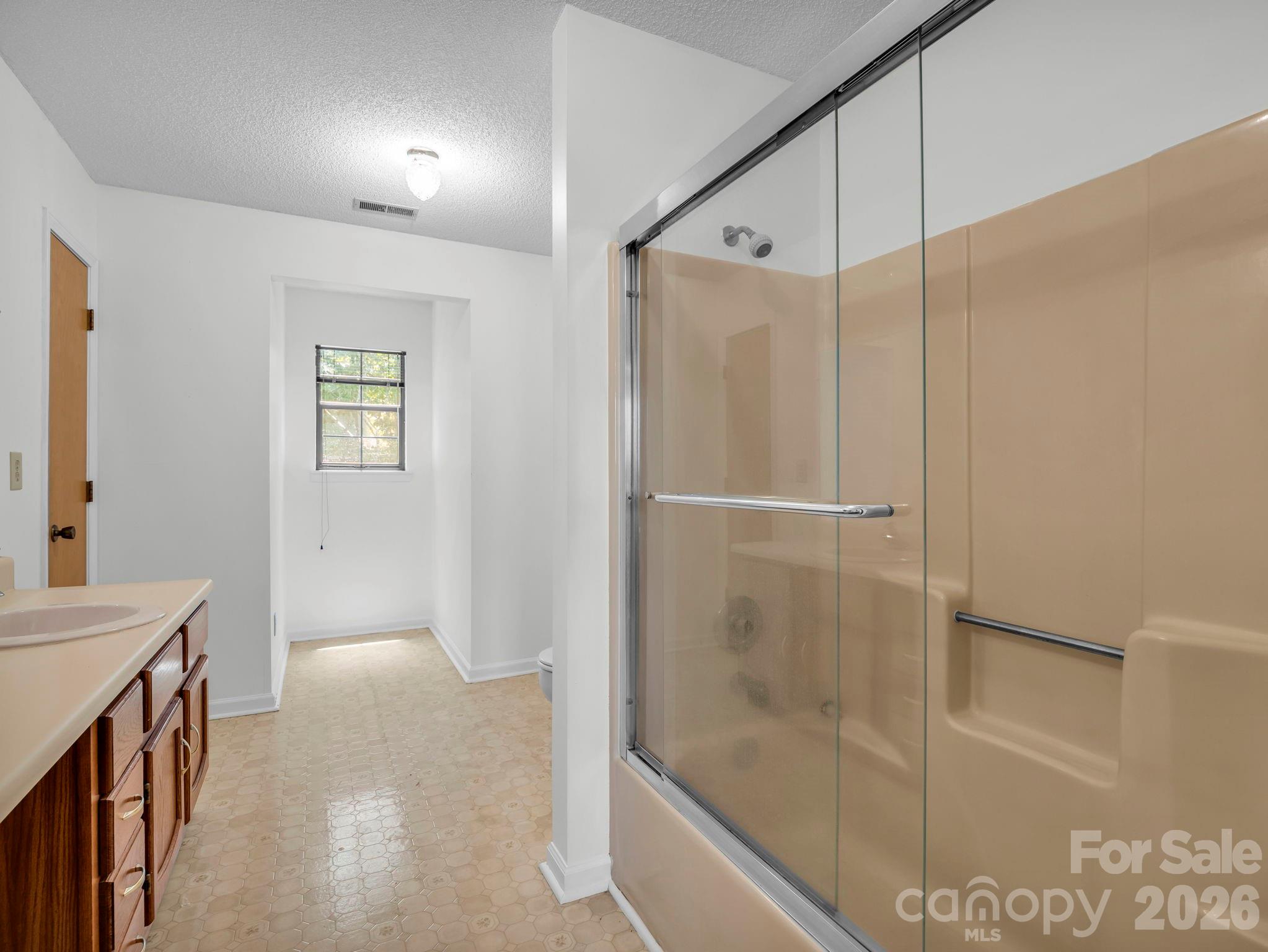 122 Birchwood Drive — Hendersonville