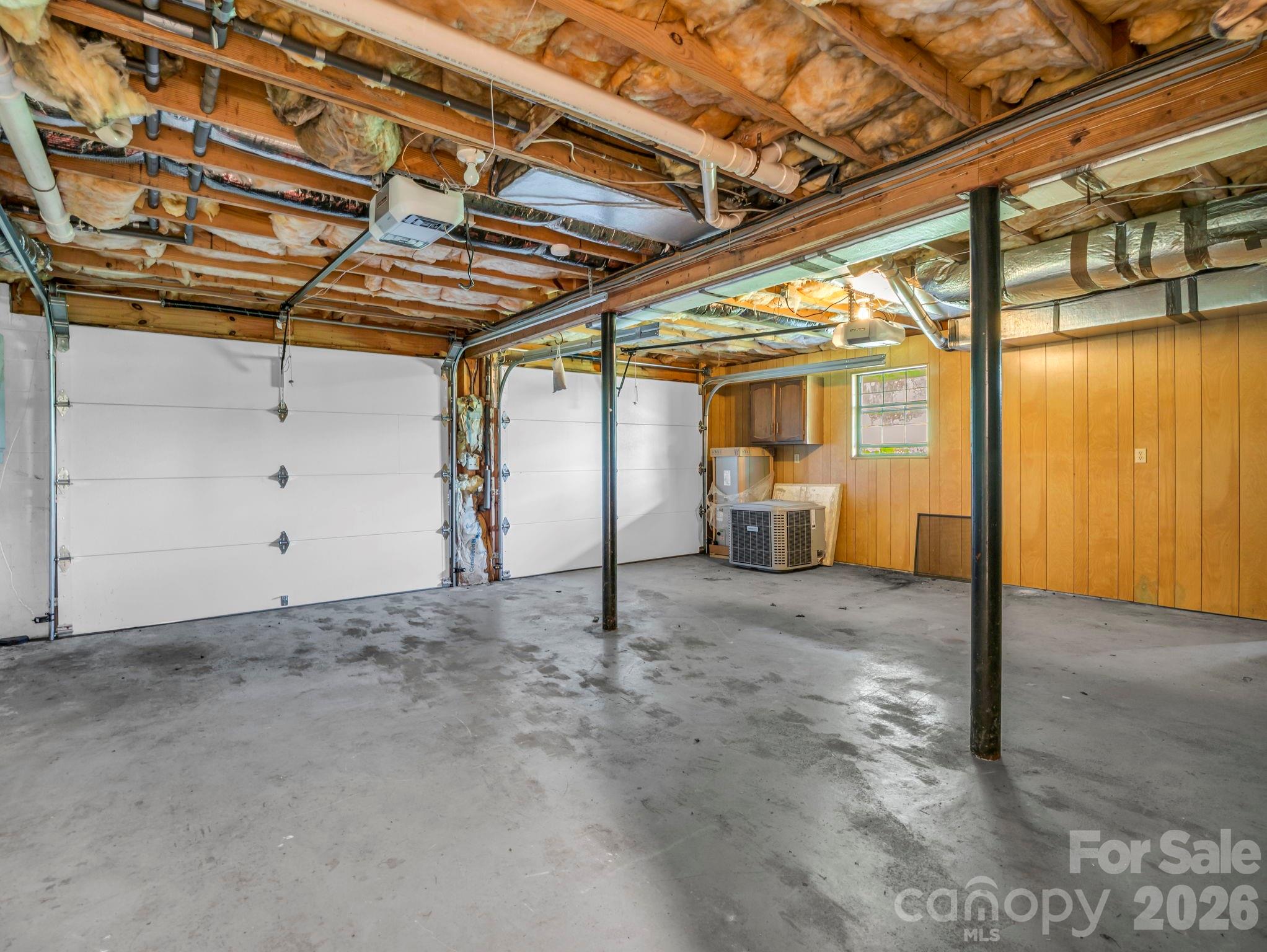 122 Birchwood Drive — Hendersonville