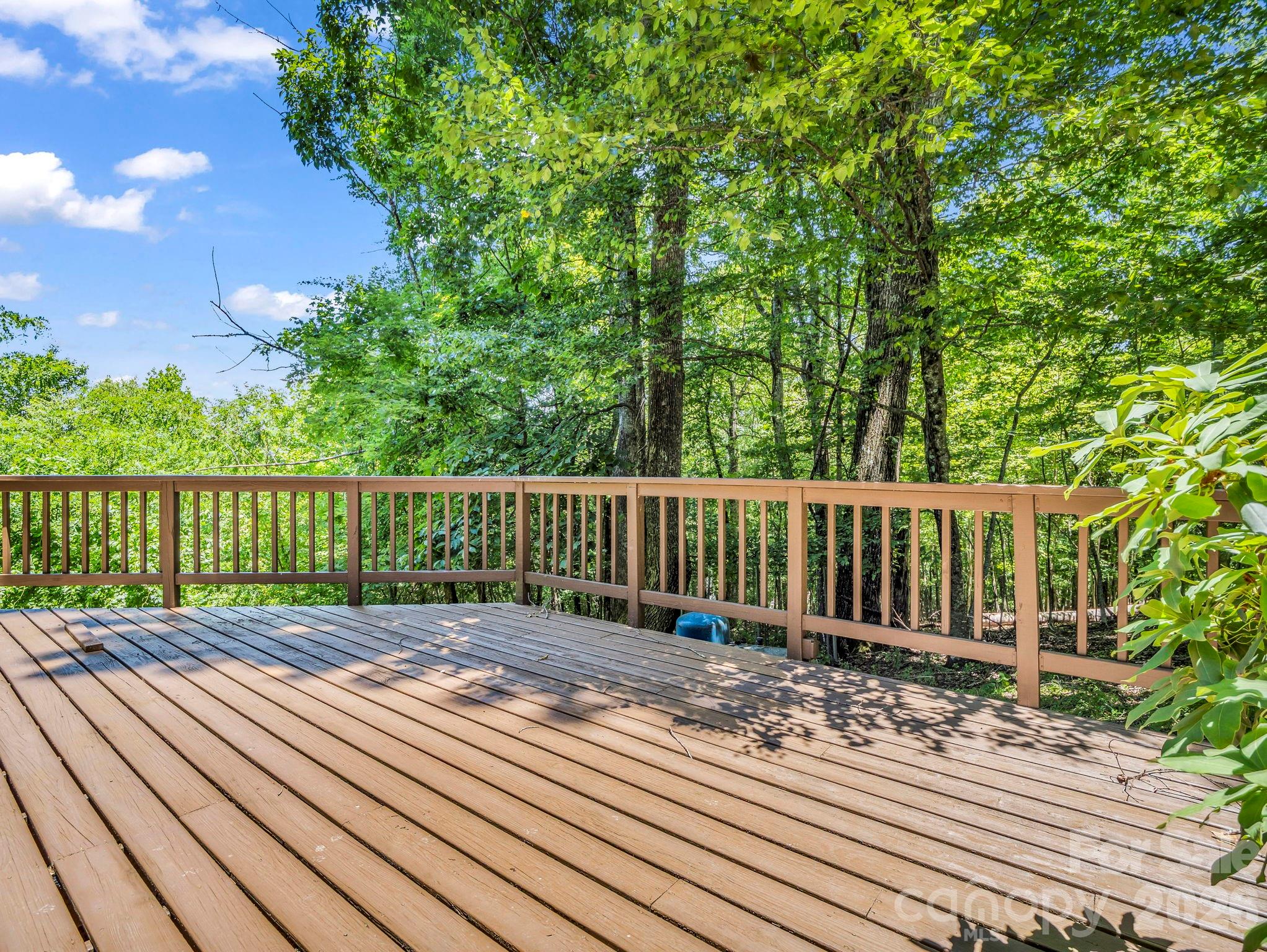 122 Birchwood Drive — Hendersonville