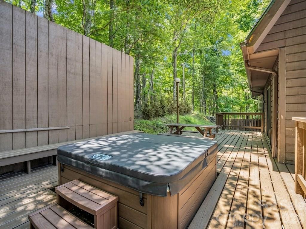 122 Birchwood Drive — Hendersonville