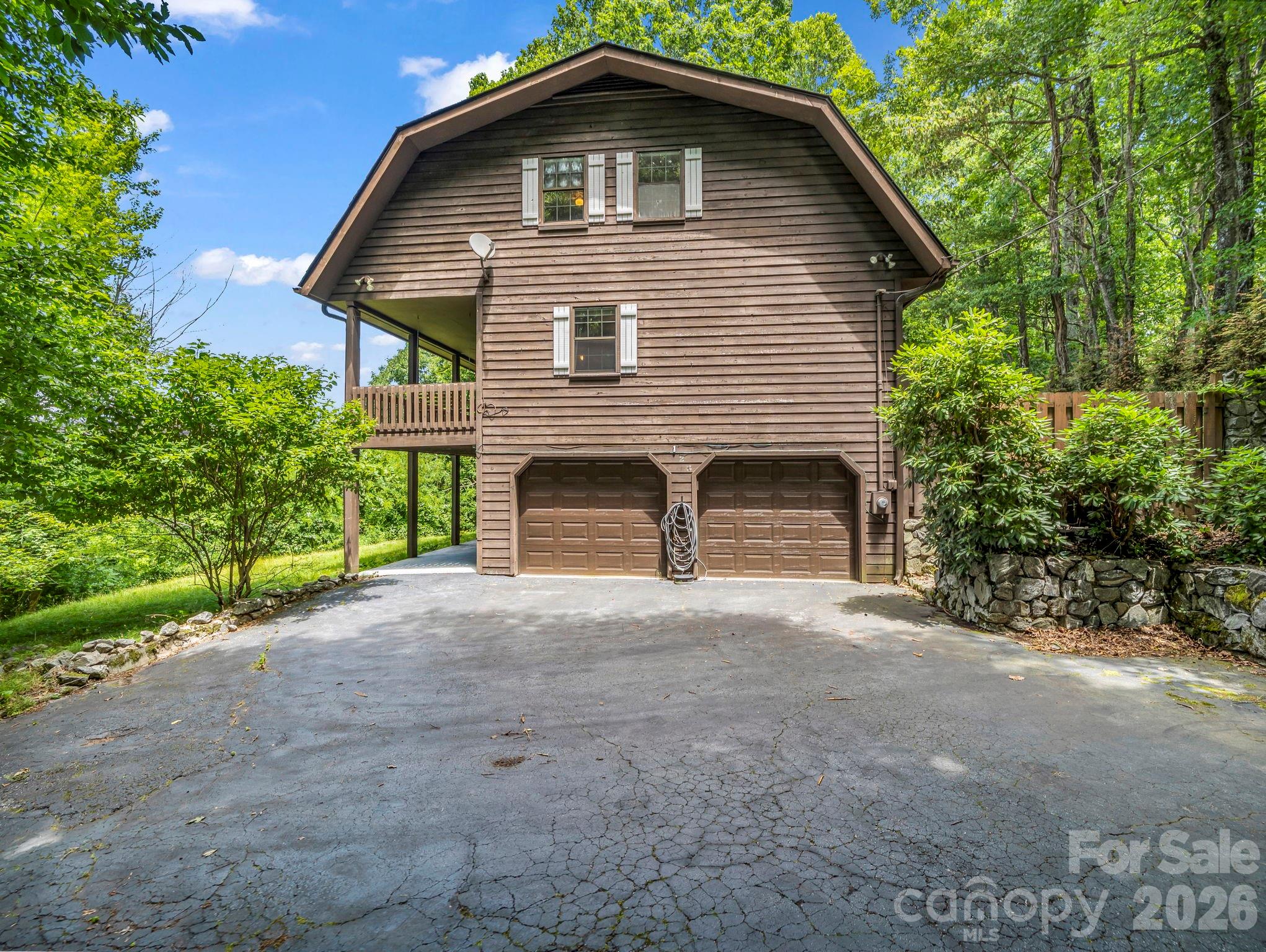 122 Birchwood Drive — Hendersonville