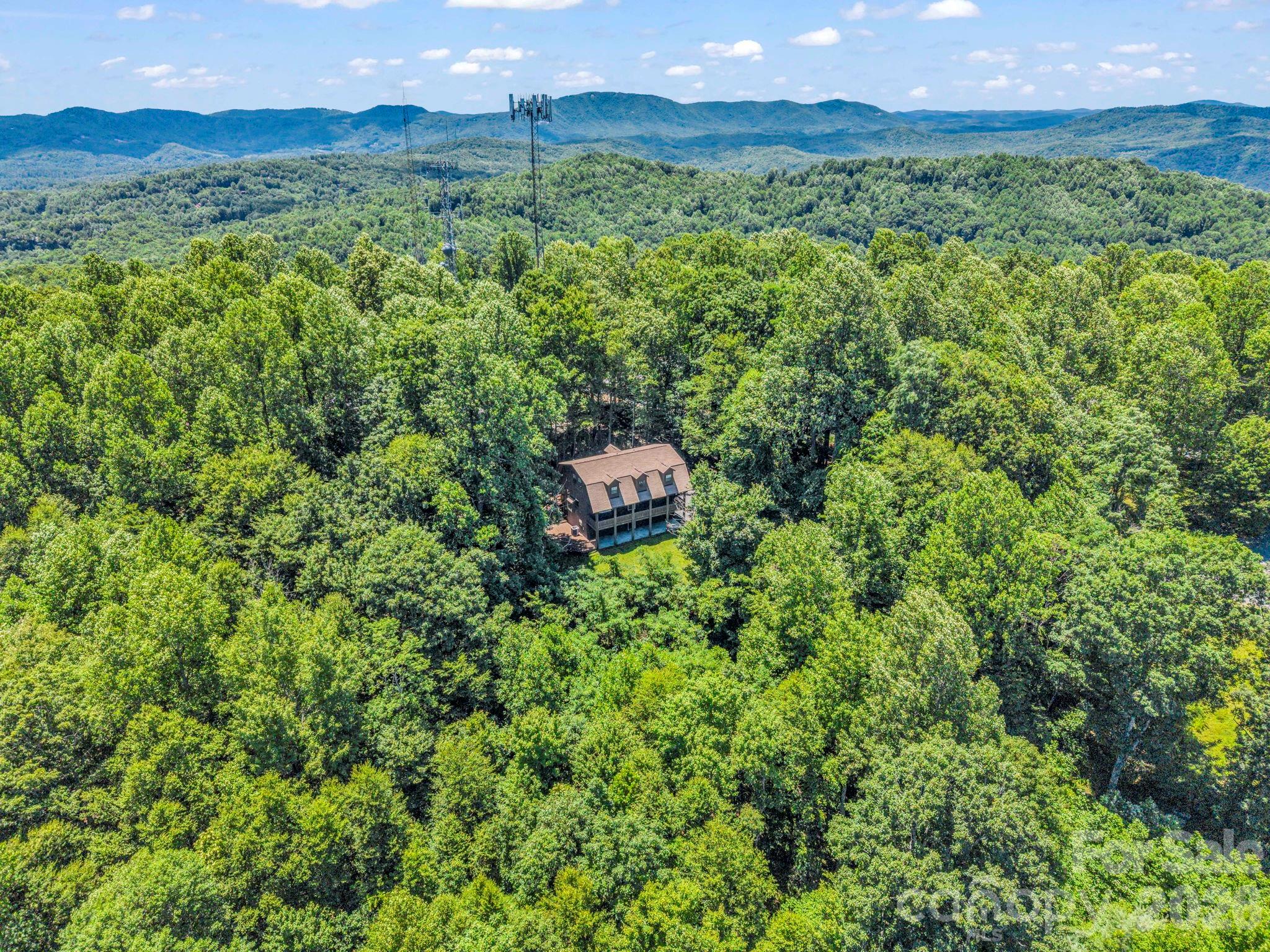 122 Birchwood Drive — Hendersonville