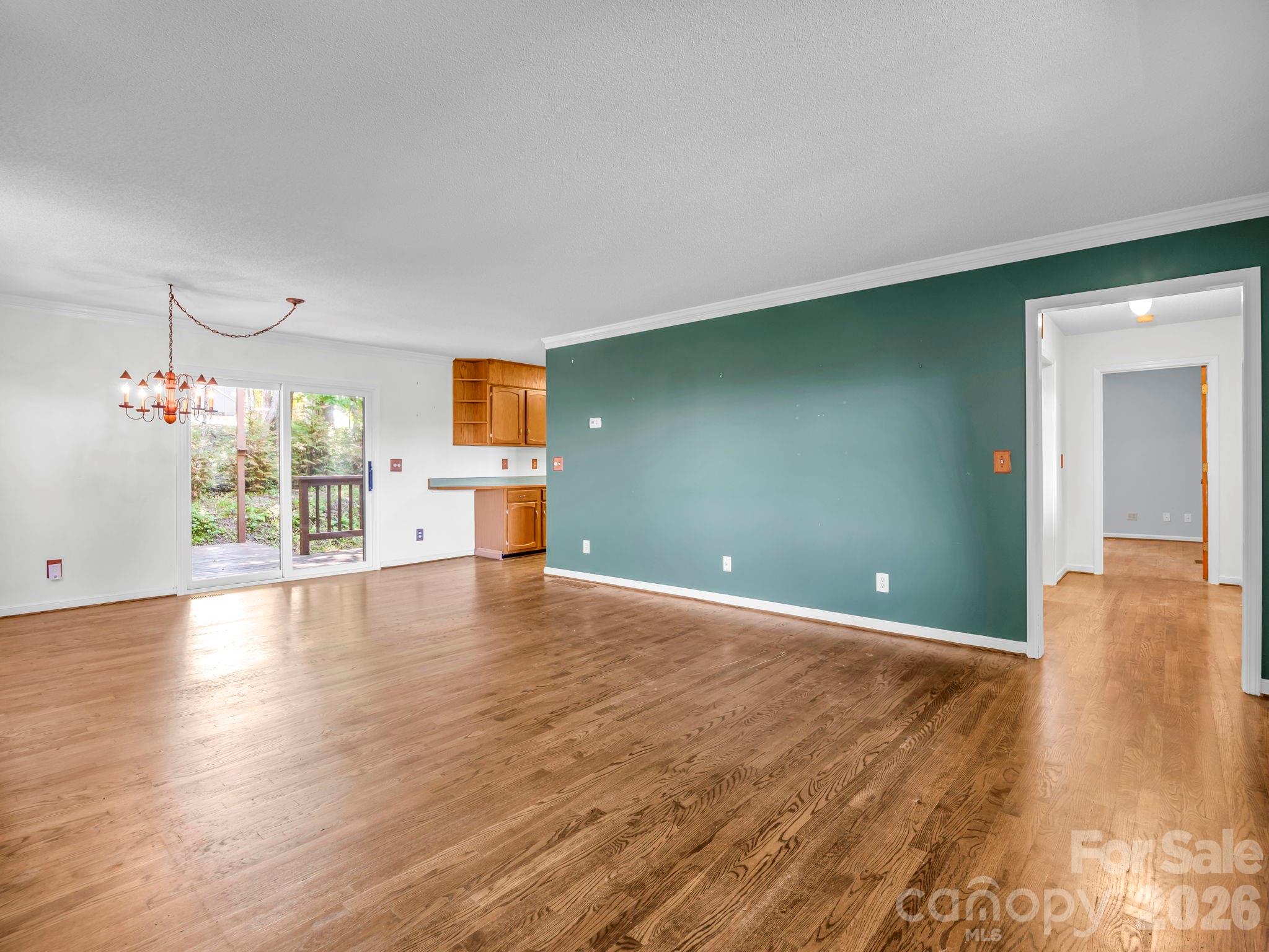 122 Birchwood Drive — Hendersonville