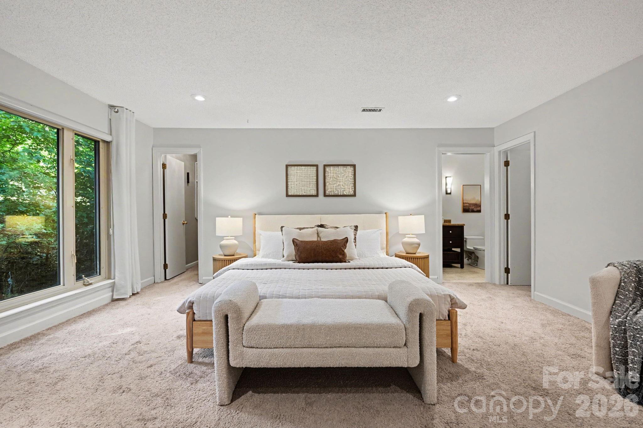 10006 Stoneleigh Lane — Charlotte