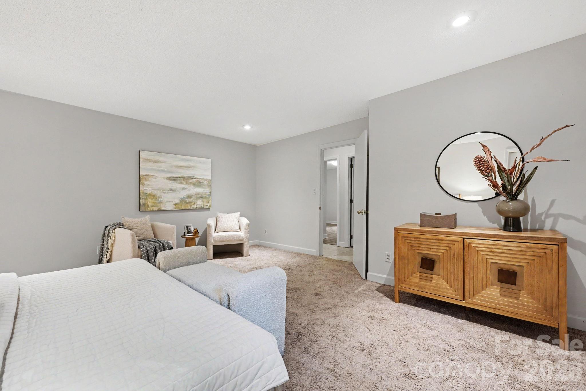 10006 Stoneleigh Lane — Charlotte