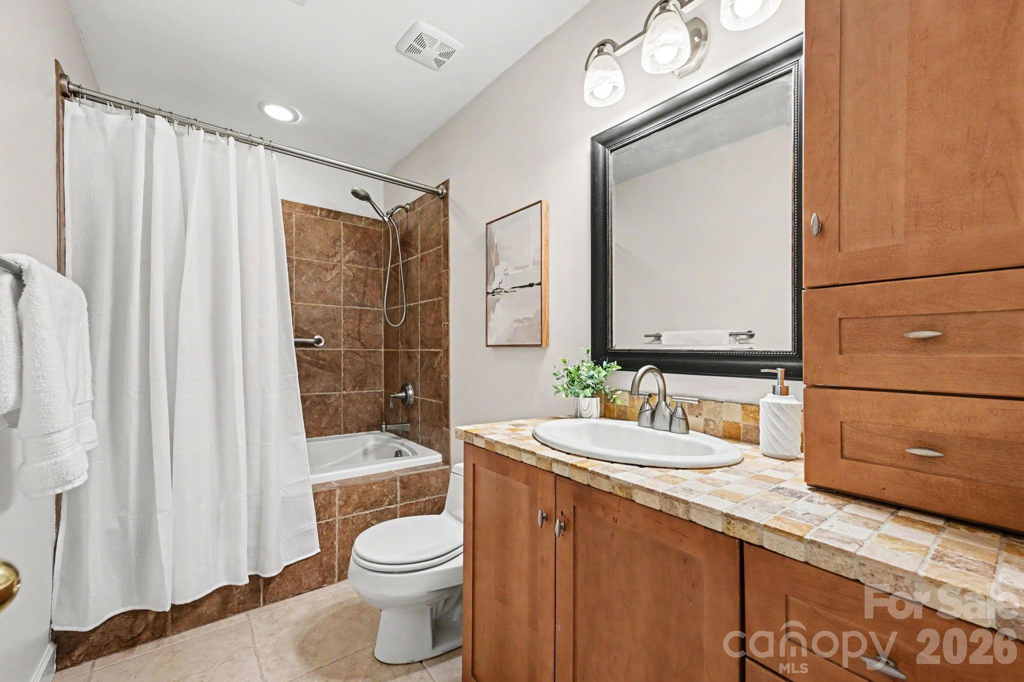 10006 Stoneleigh Lane — Charlotte