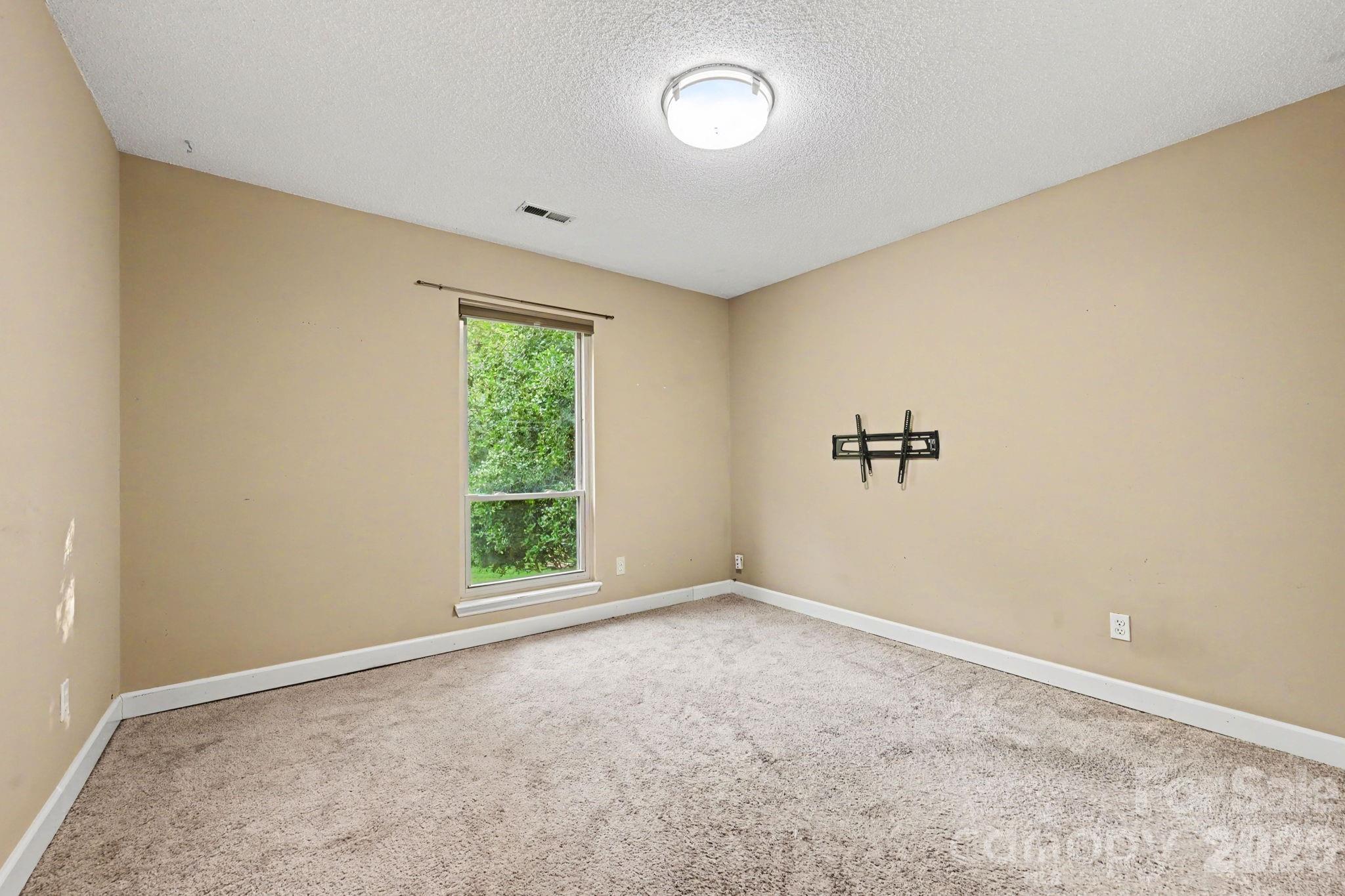10006 Stoneleigh Lane — Charlotte