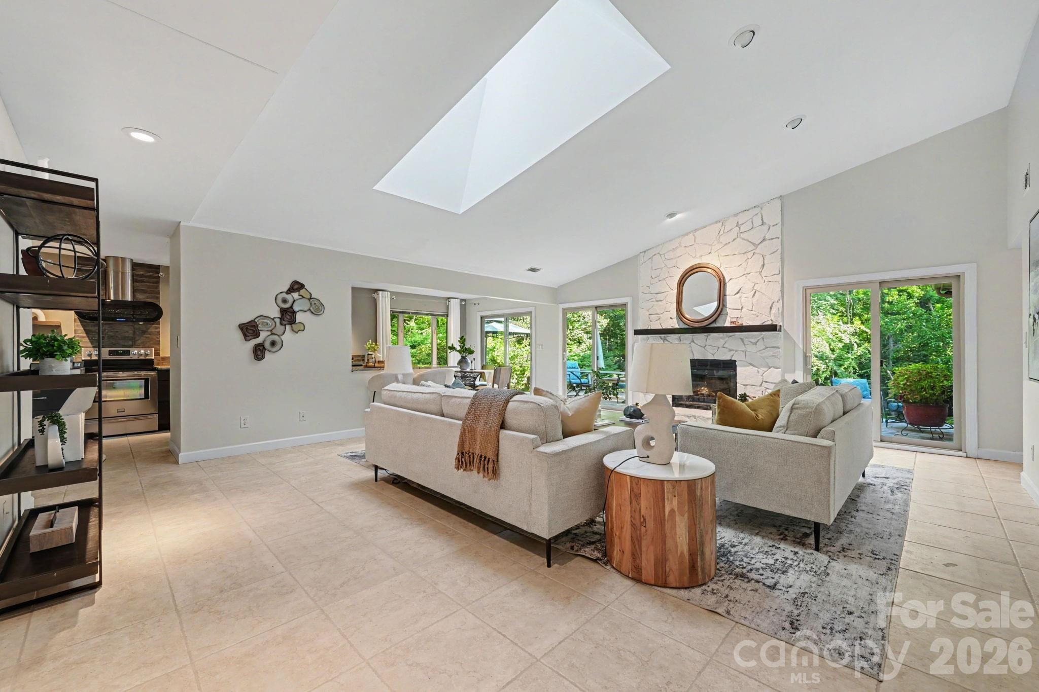 10006 Stoneleigh Lane — Charlotte