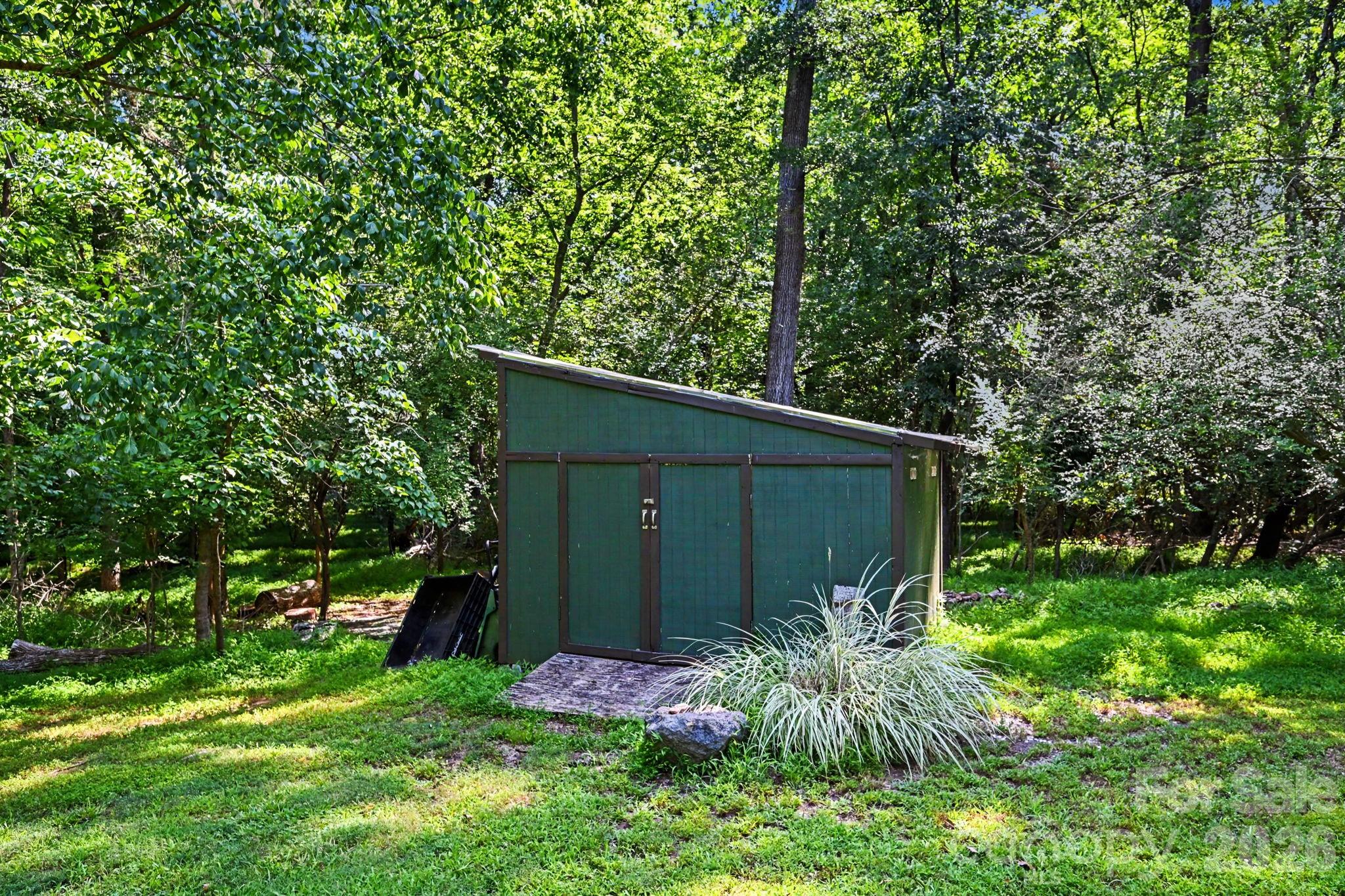 10006 Stoneleigh Lane — Charlotte